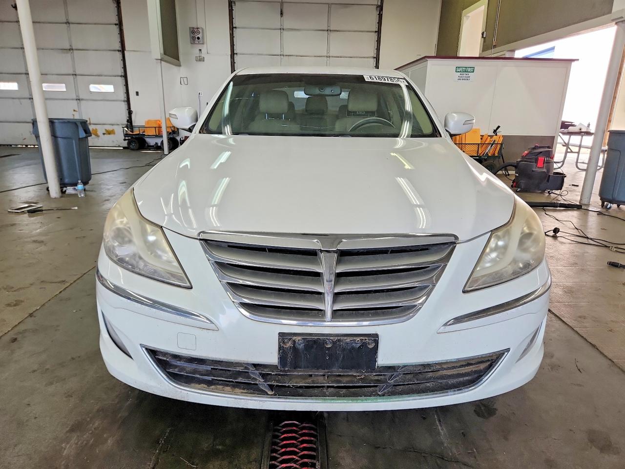 2013 Hyundai Genesis 3.8l Белый vin: KMHGC4DDXDU242976