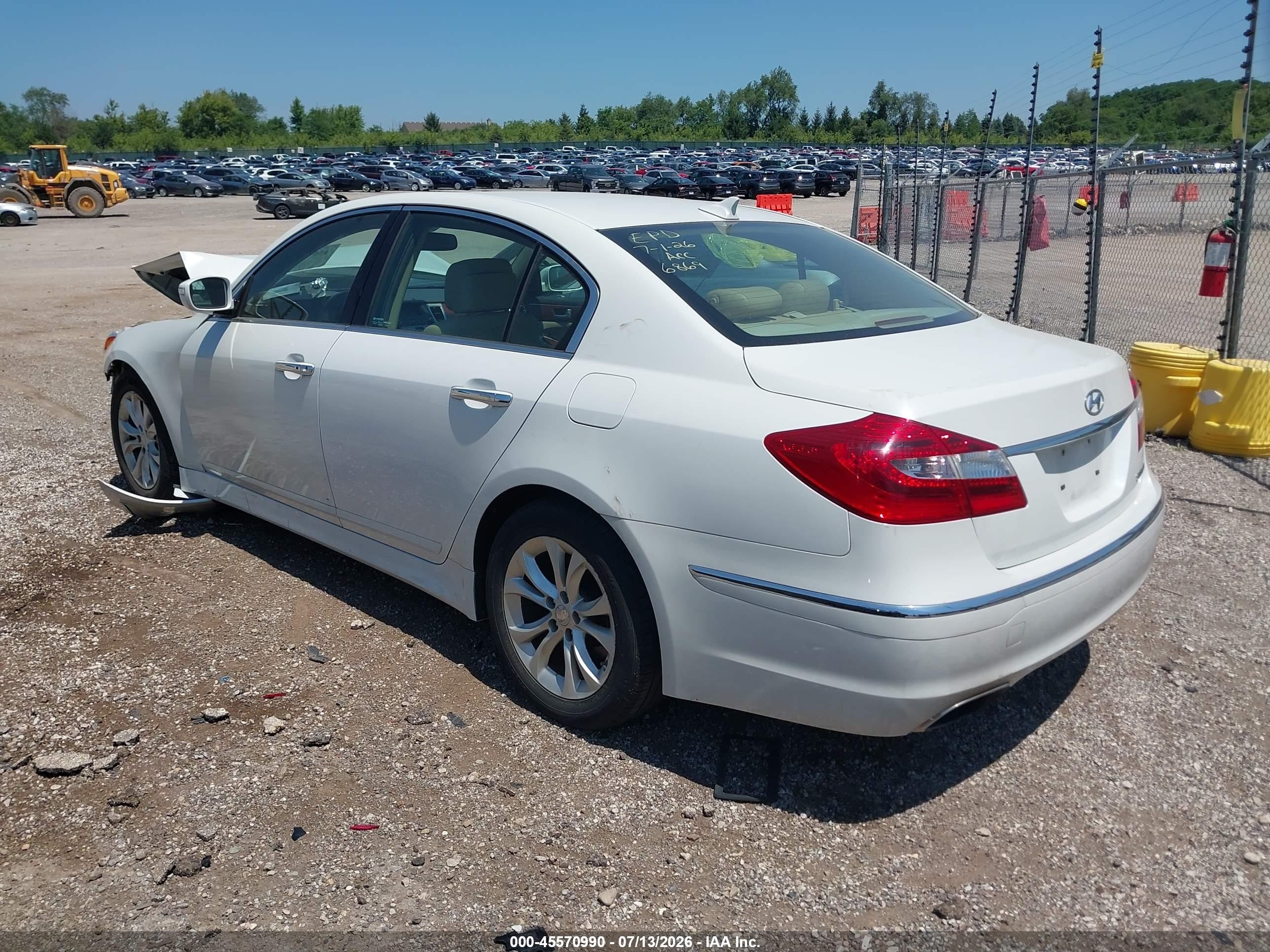 2013 Hyundai Genesis 3.8 White vin: KMHGC4DDXDU245747