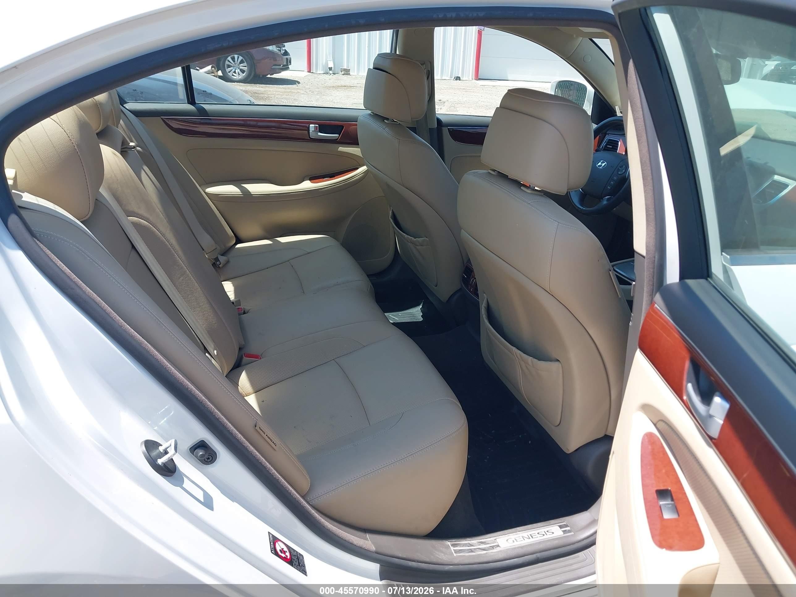 2013 Hyundai Genesis 3.8 White vin: KMHGC4DDXDU245747