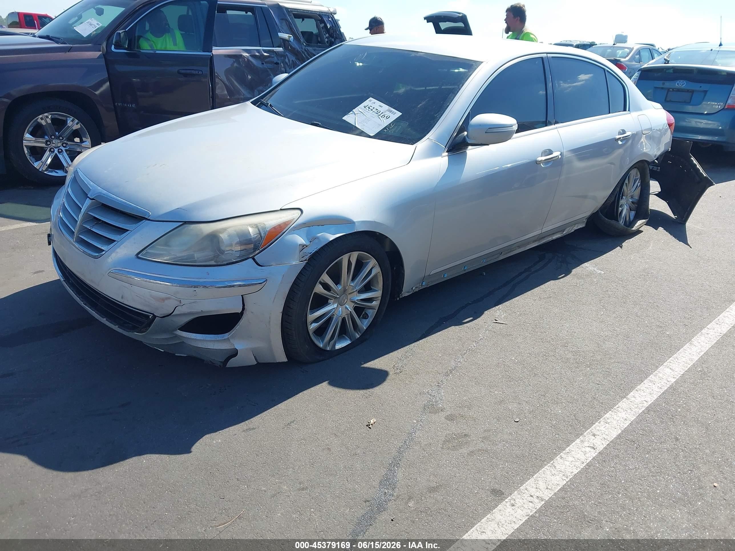 2014 Hyundai Genesis 3.8 Silver vin: KMHGC4DDXEU263926