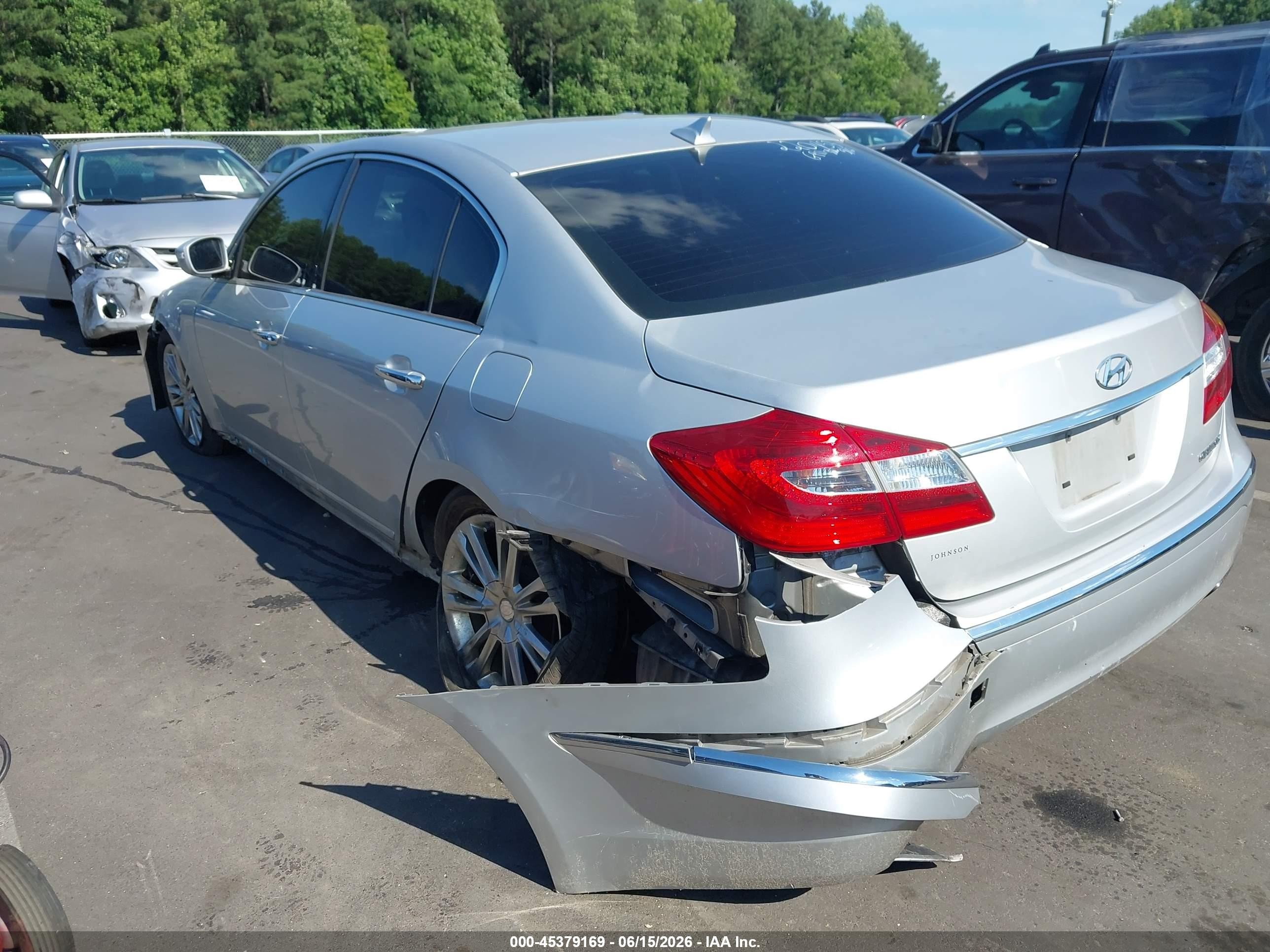 2014 Hyundai Genesis 3.8 Silver vin: KMHGC4DDXEU263926