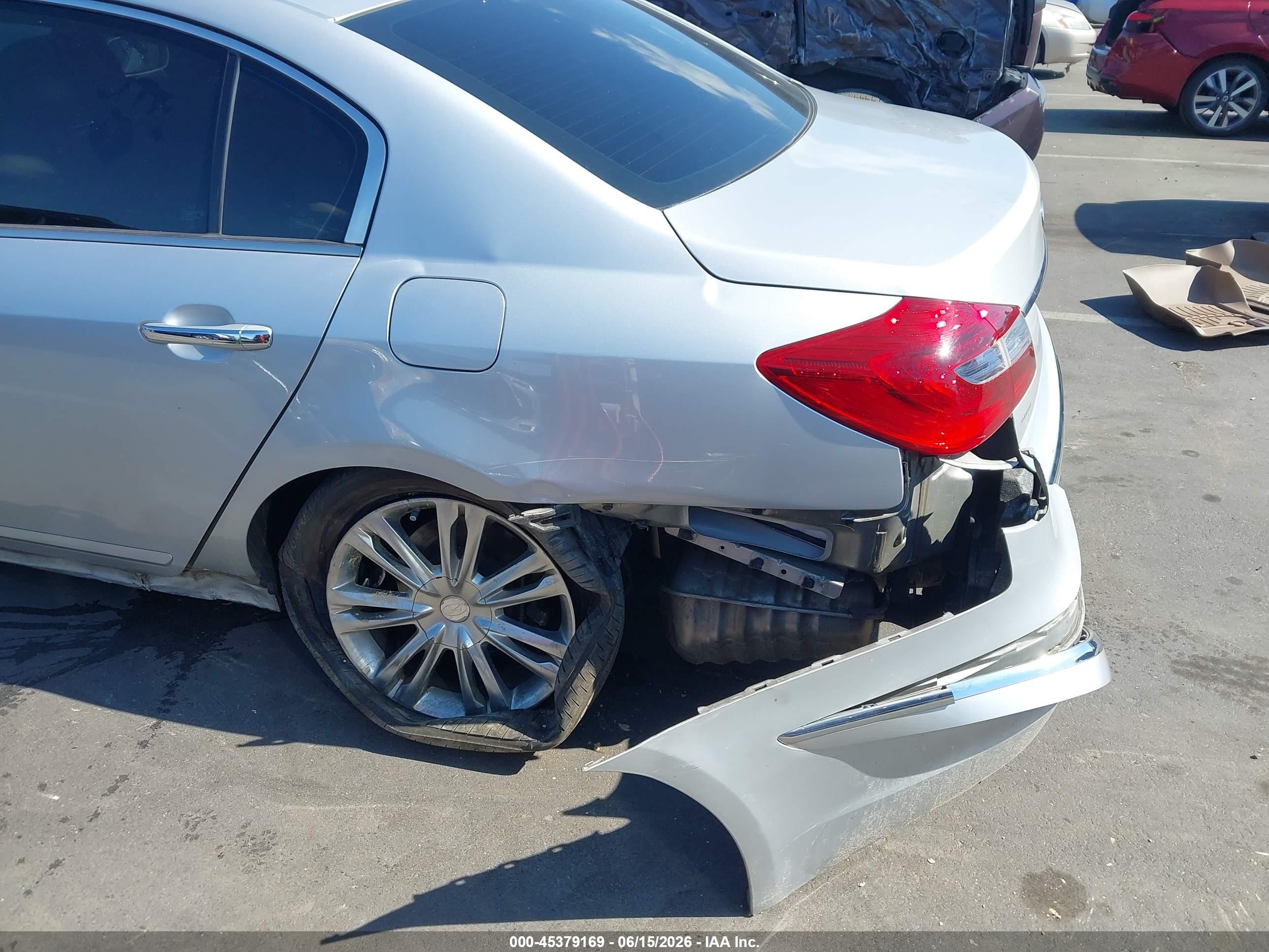 2014 Hyundai Genesis 3.8 Silver vin: KMHGC4DDXEU263926