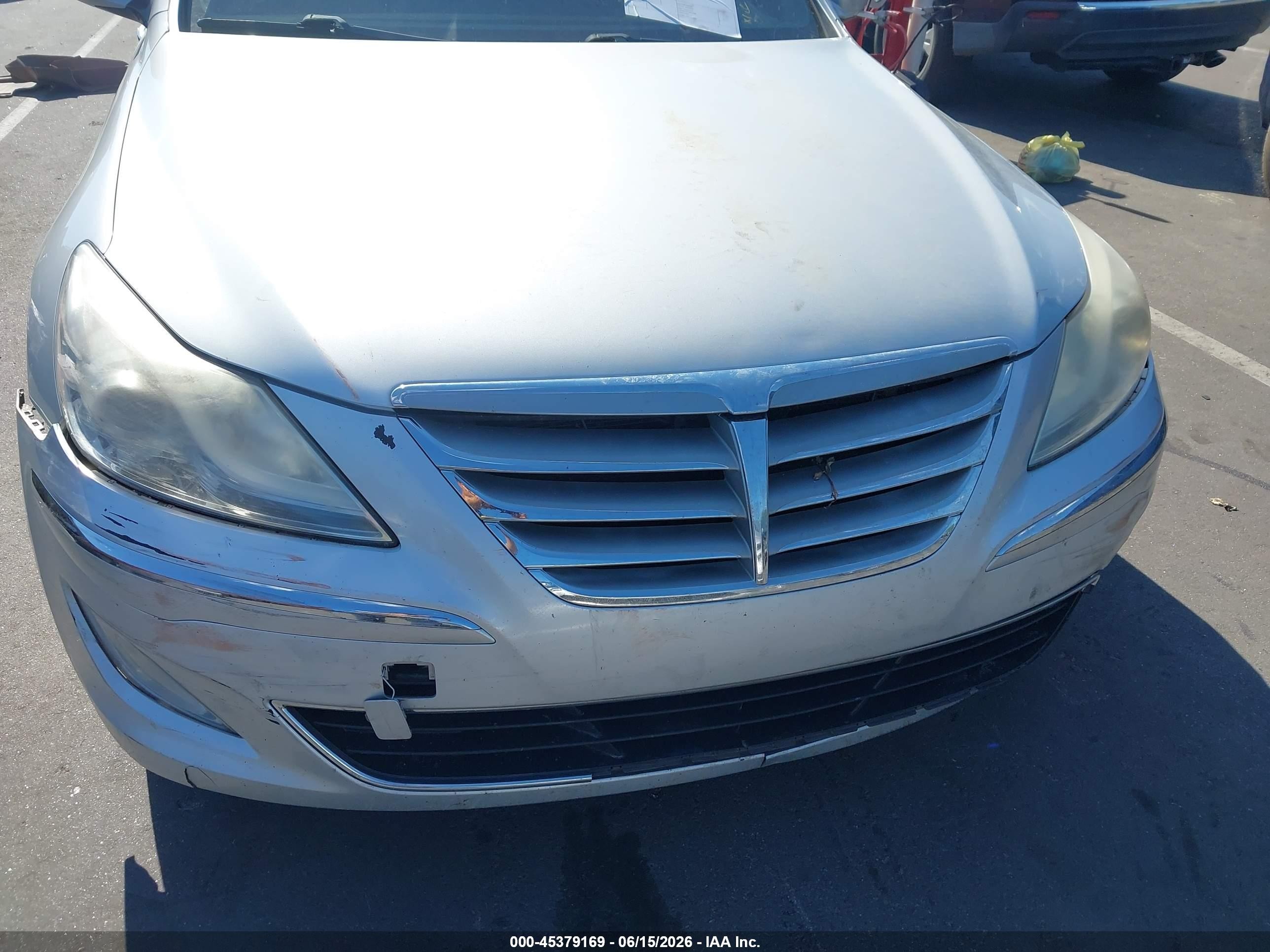 2014 Hyundai Genesis 3.8 Silver vin: KMHGC4DDXEU263926