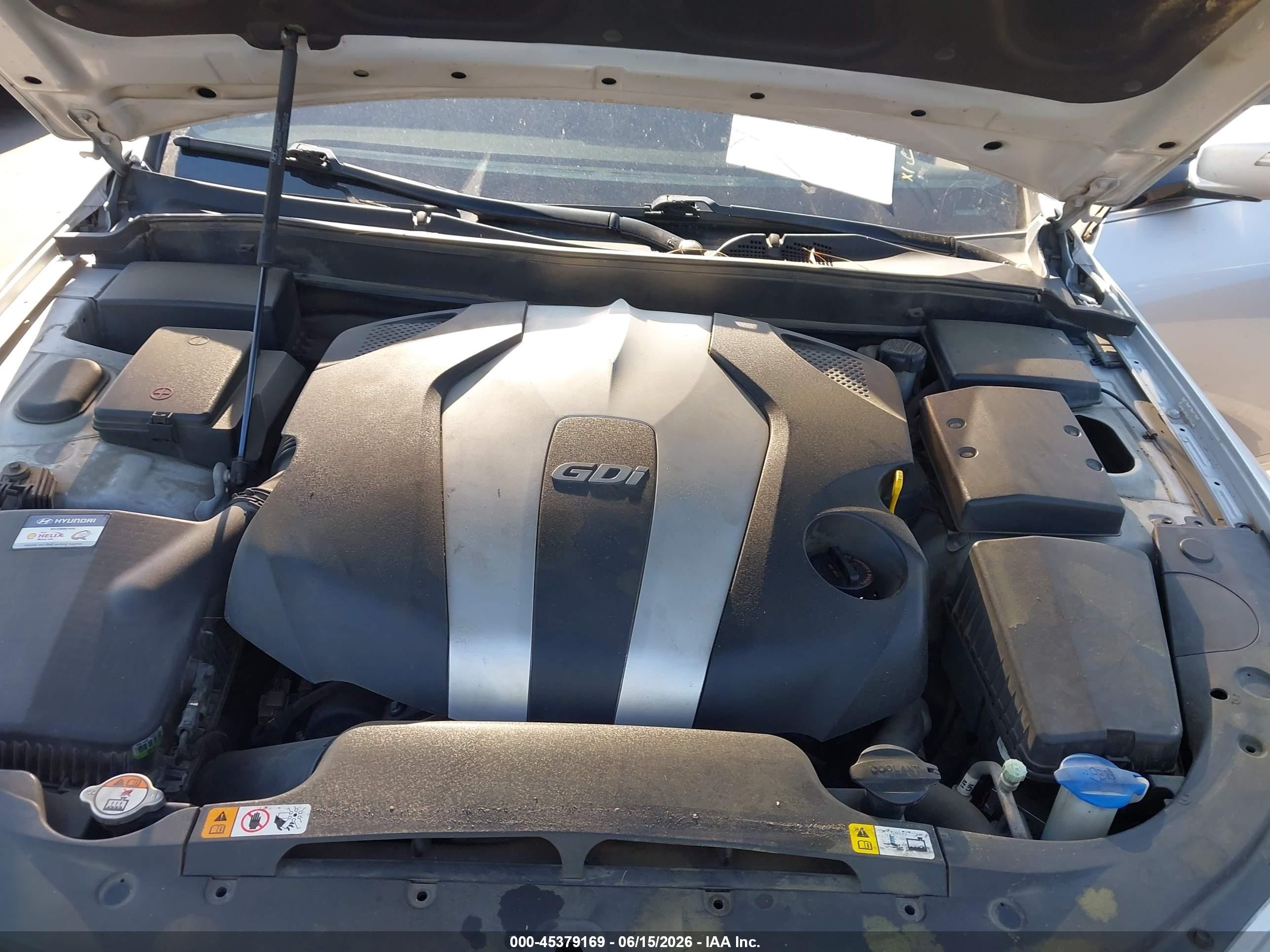 2014 Hyundai Genesis 3.8 Silver vin: KMHGC4DDXEU263926