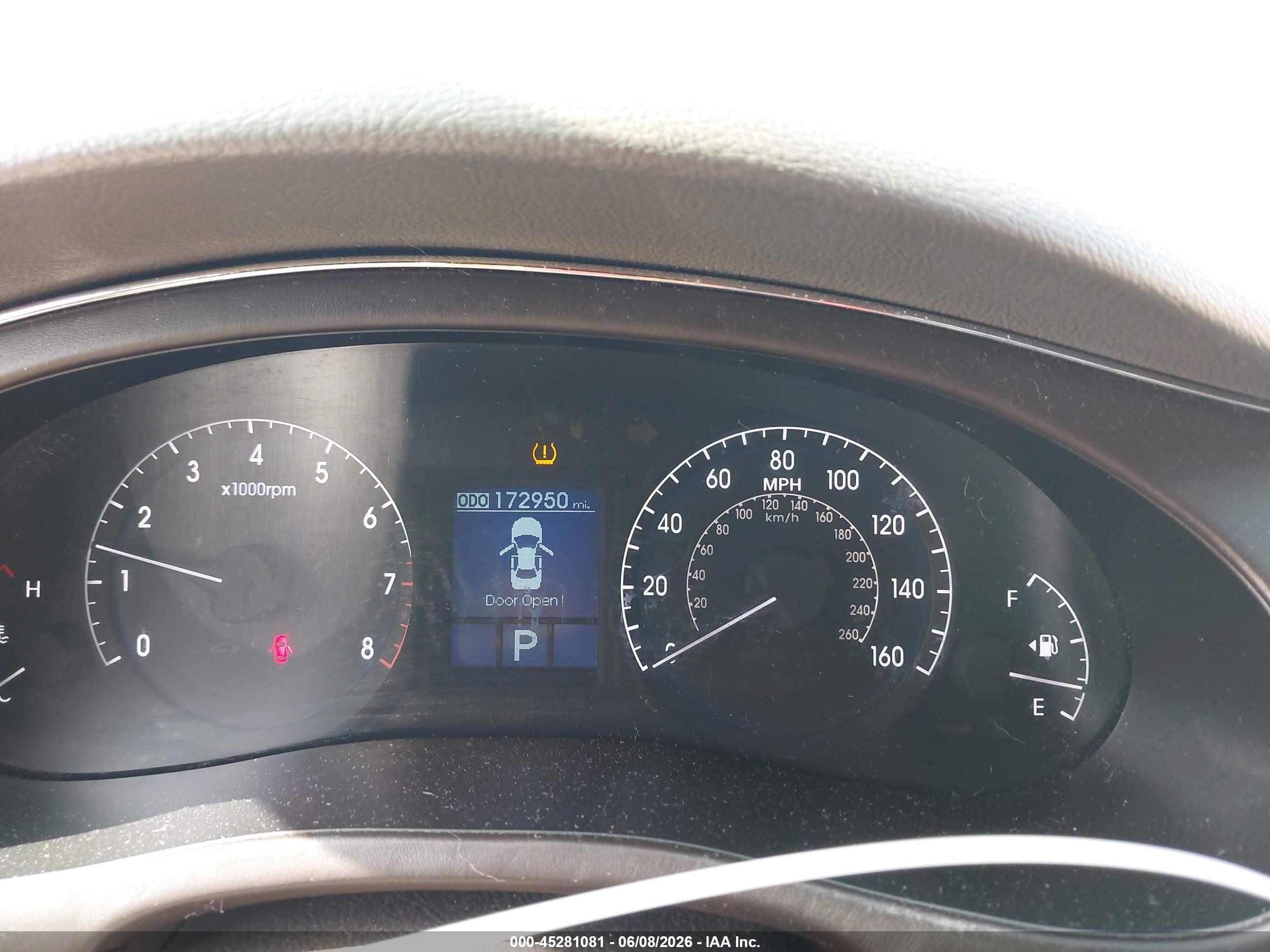 2011 Hyundai Genesis 3.8 Silver vin: KMHGC4DE0BU122495