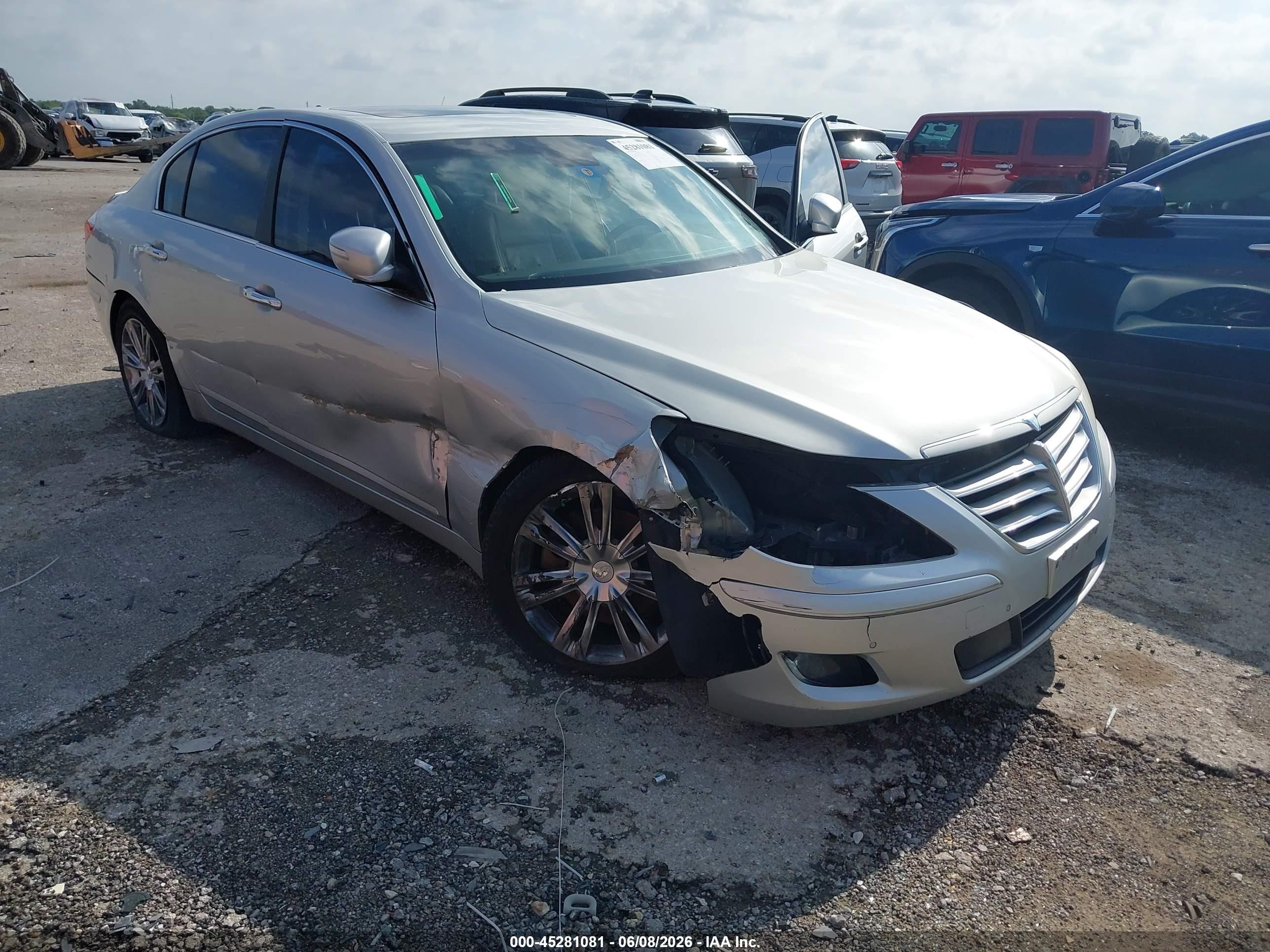 2011 Hyundai Genesis 3.8 Silver vin: KMHGC4DE0BU122495