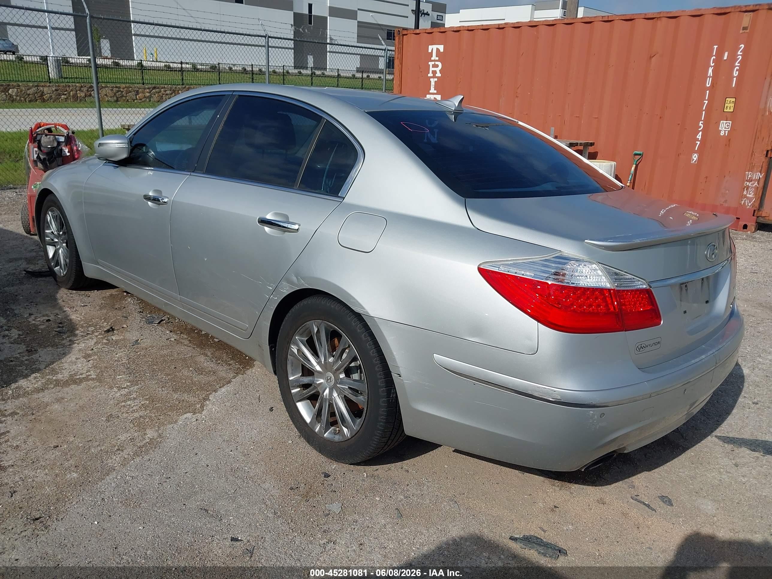 2011 Hyundai Genesis 3.8 Silver vin: KMHGC4DE0BU122495