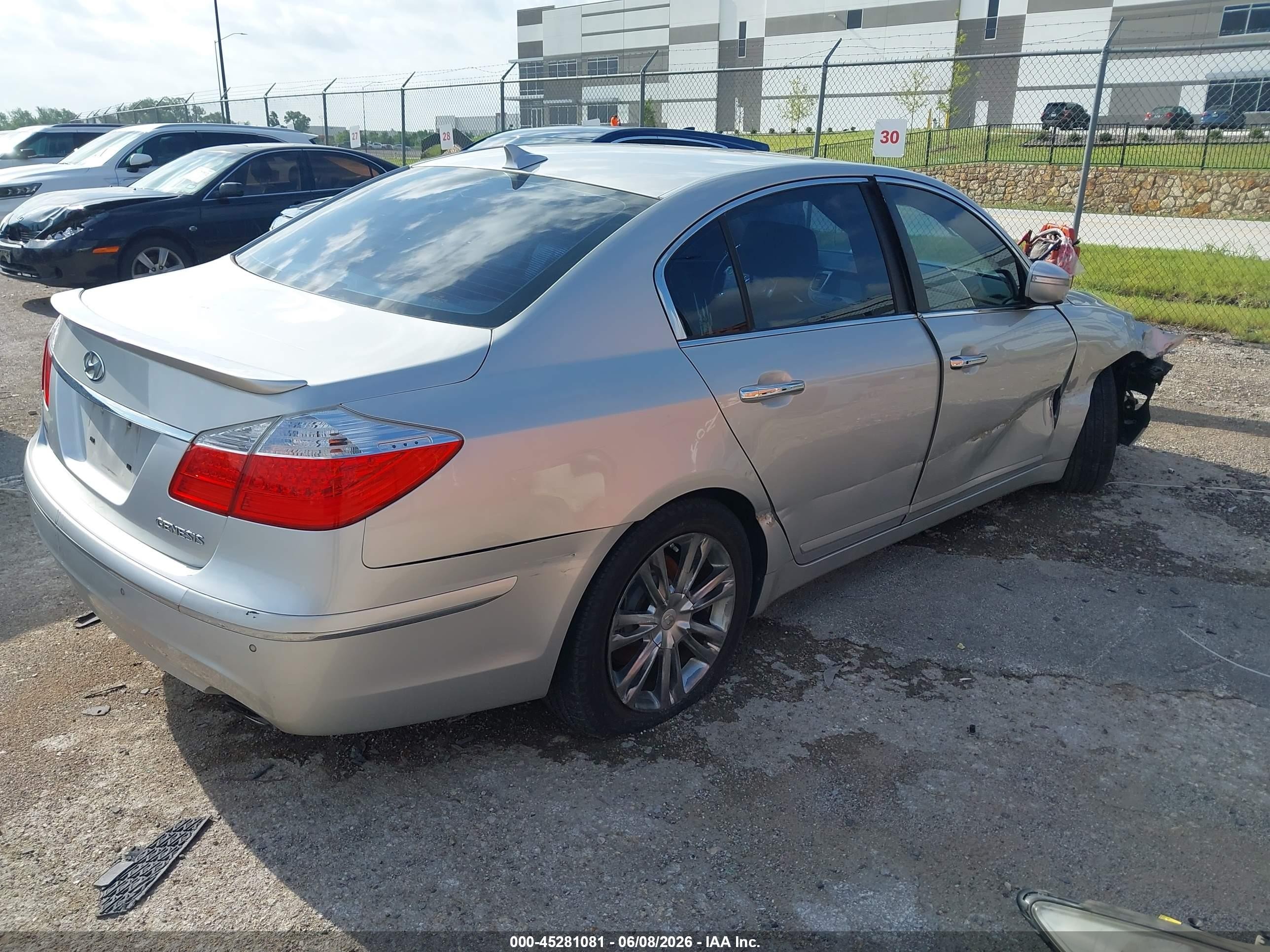 2011 Hyundai Genesis 3.8 Silver vin: KMHGC4DE0BU122495