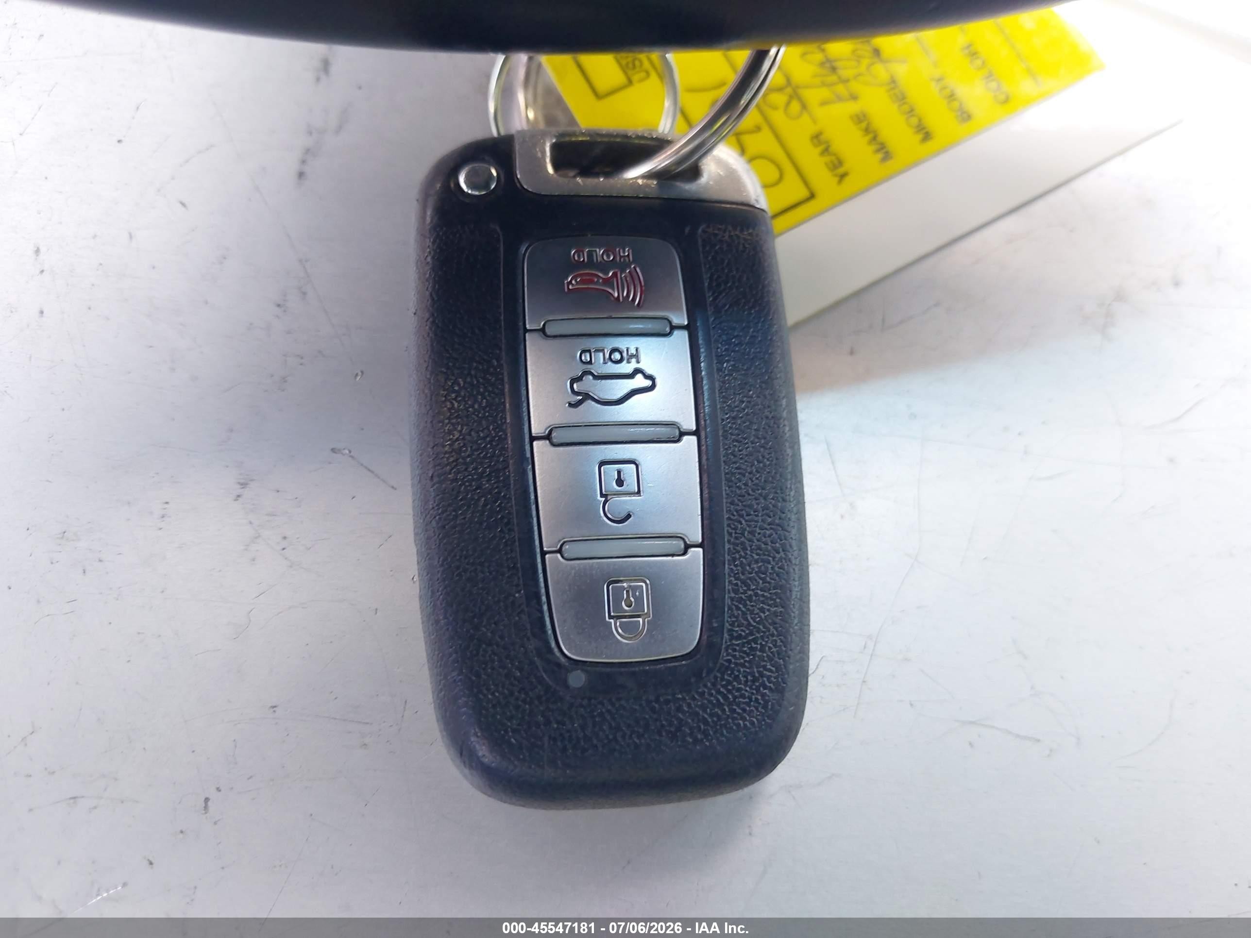 2011 Hyundai Genesis 3.8 Silver vin: KMHGC4DE0BU140401