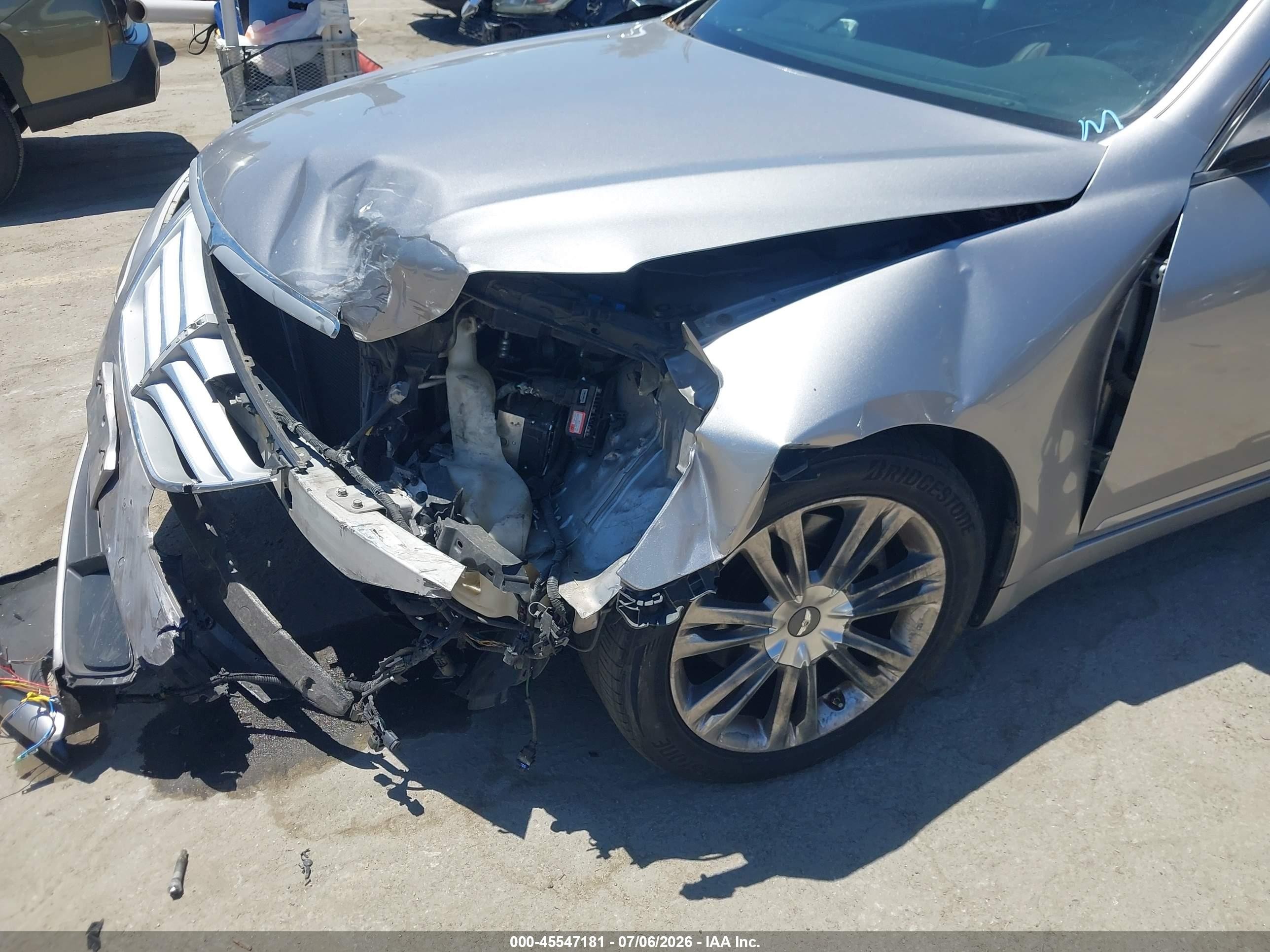 2011 Hyundai Genesis 3.8 Silver vin: KMHGC4DE0BU140401