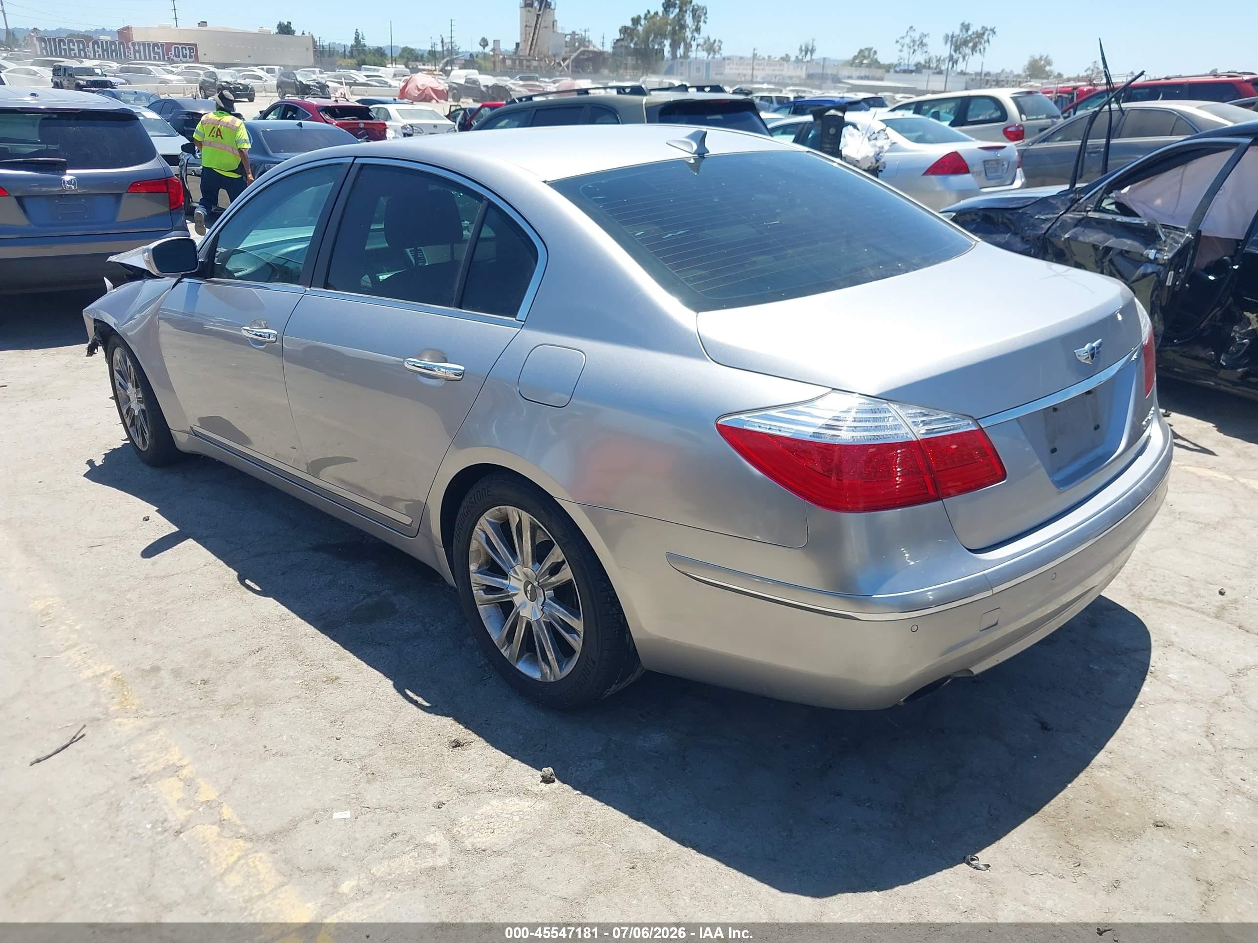 2011 Hyundai Genesis 3.8 Silver vin: KMHGC4DE0BU140401