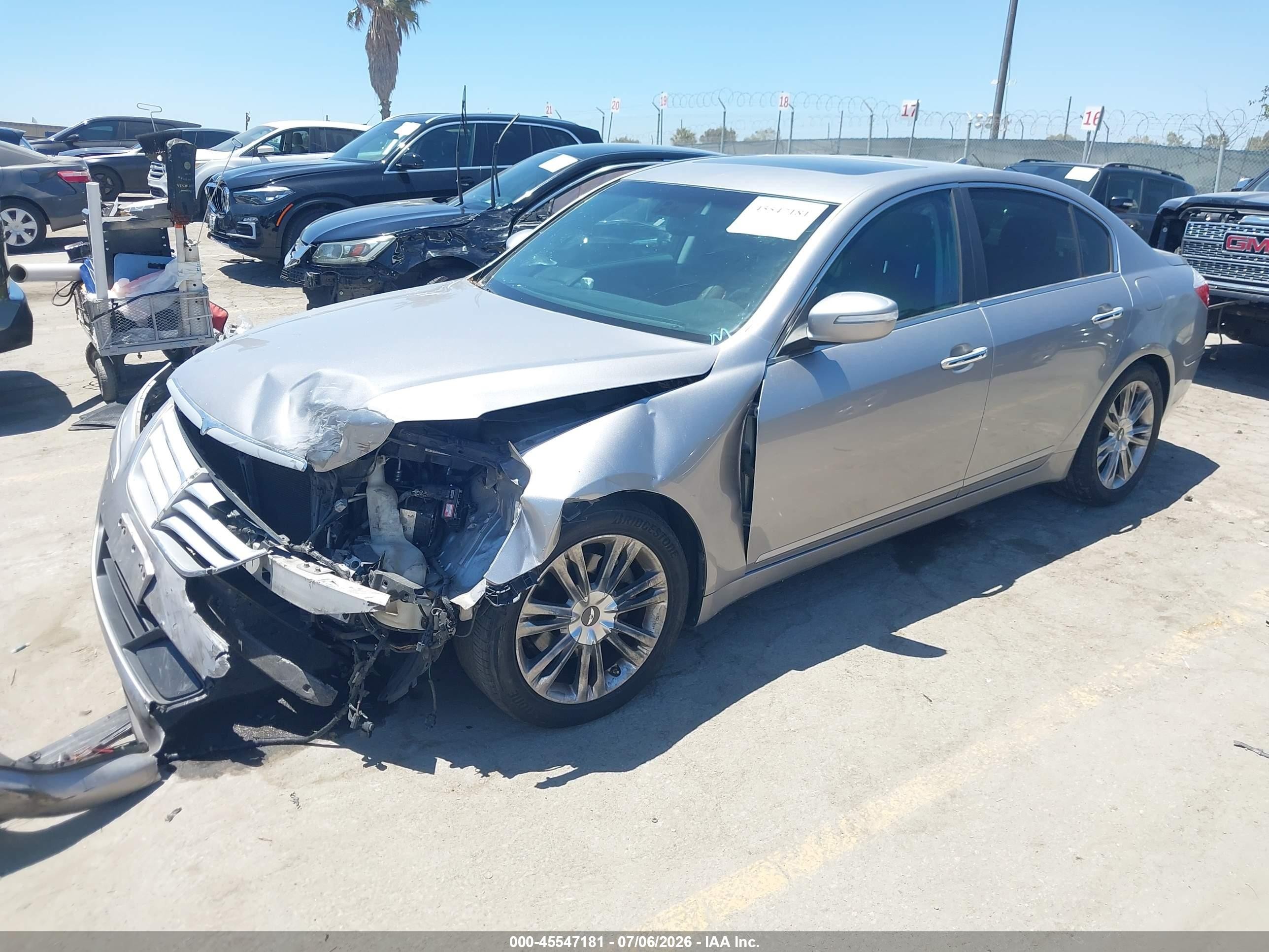 2011 Hyundai Genesis 3.8 Silver vin: KMHGC4DE0BU140401