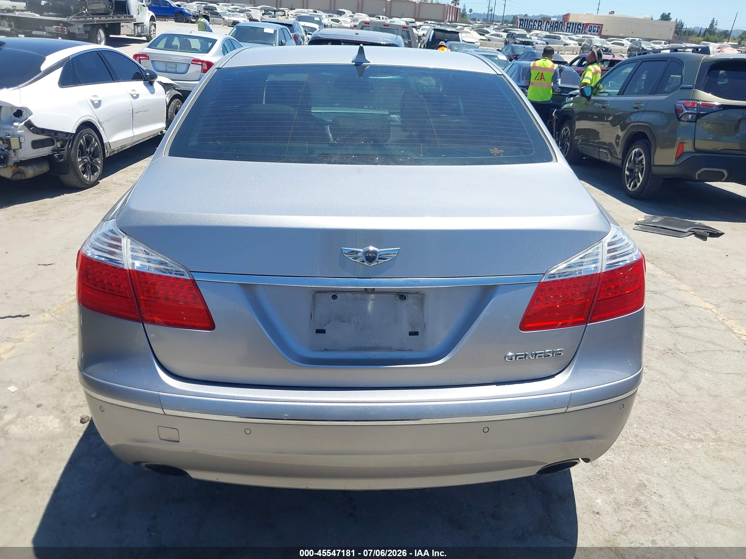 2011 Hyundai Genesis 3.8 Silver vin: KMHGC4DE0BU140401