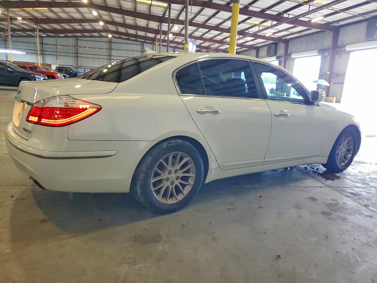 2010 Hyundai Genesis 3.8l White vin: KMHGC4DE1AU074441