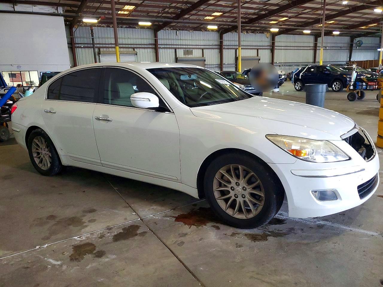 2010 Hyundai Genesis 3.8l White vin: KMHGC4DE1AU074441