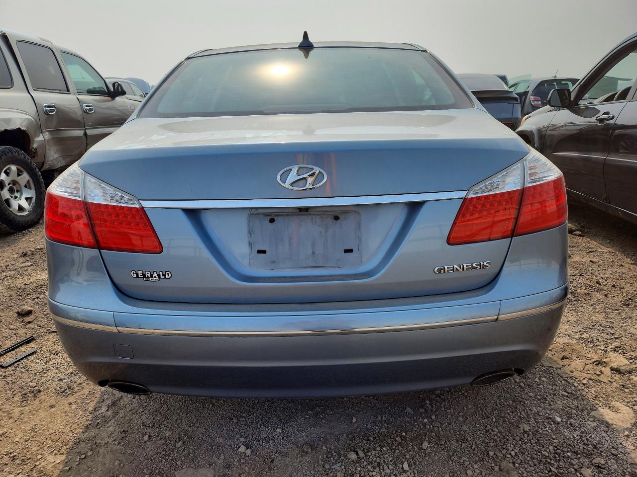 2010 Hyundai Genesis 3.8l Turquoise vin: KMHGC4DE1AU092227