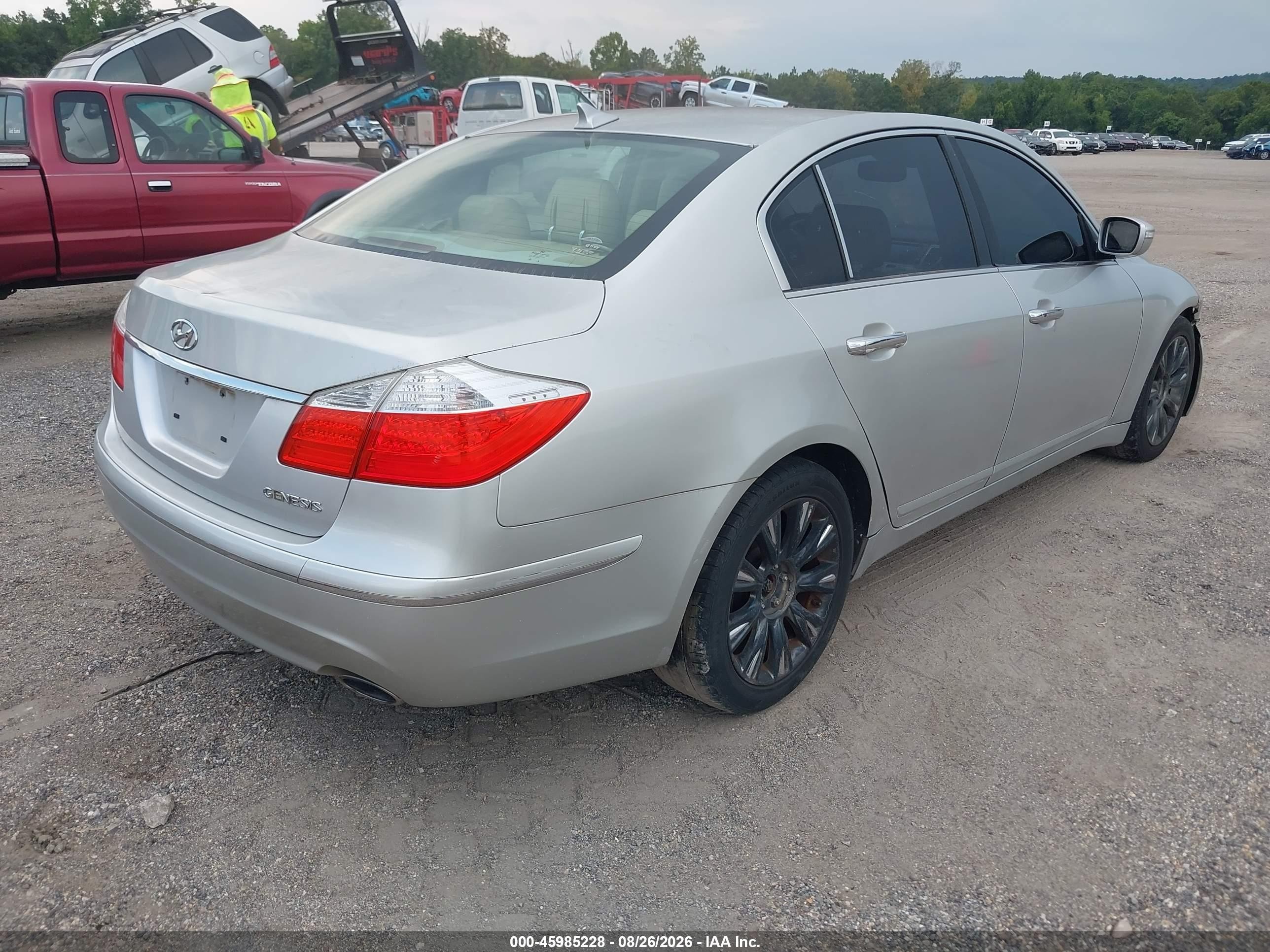 2011 Hyundai Genesis 3.8 Silver vin: KMHGC4DE1BU123705