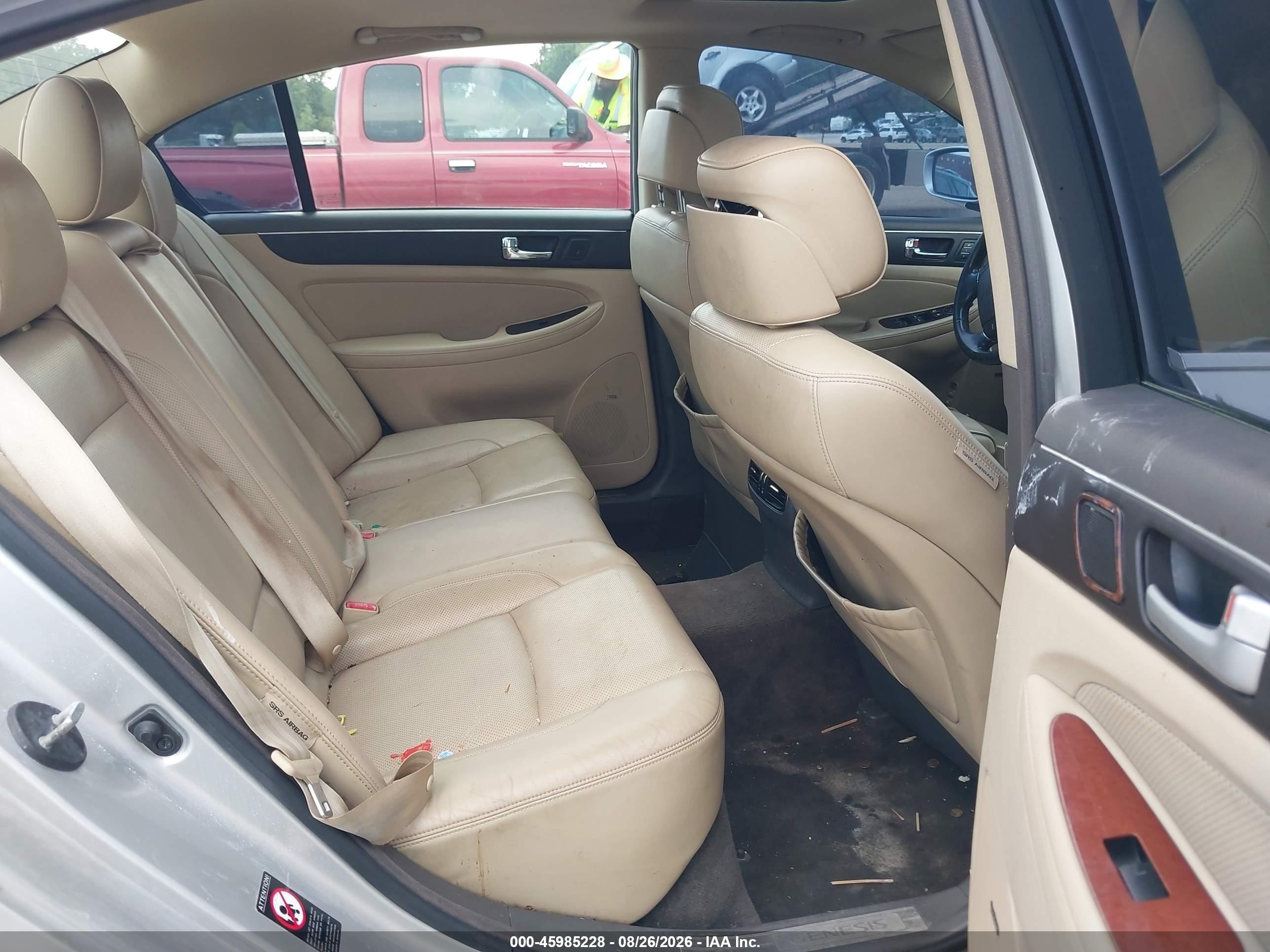 2011 Hyundai Genesis 3.8 Silver vin: KMHGC4DE1BU123705