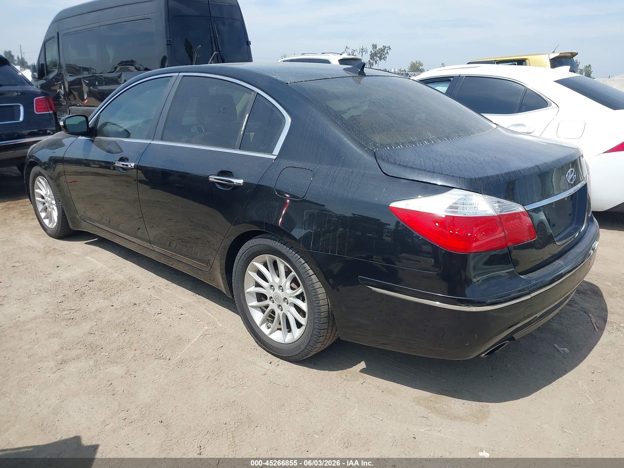 2011 Hyundai Genesis 3.8 Black vin: KMHGC4DE1BU143162