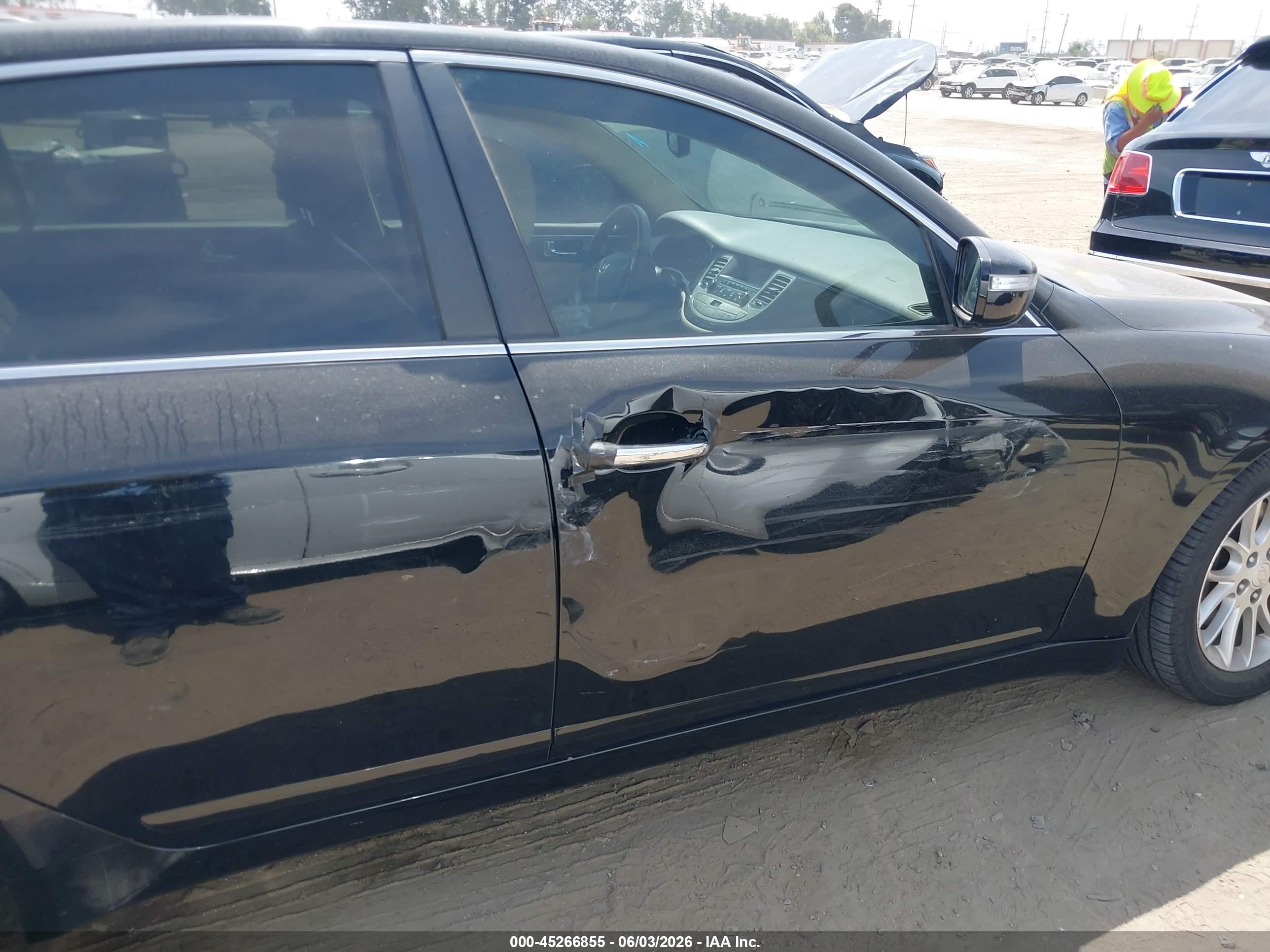 2011 Hyundai Genesis 3.8 Black vin: KMHGC4DE1BU143162