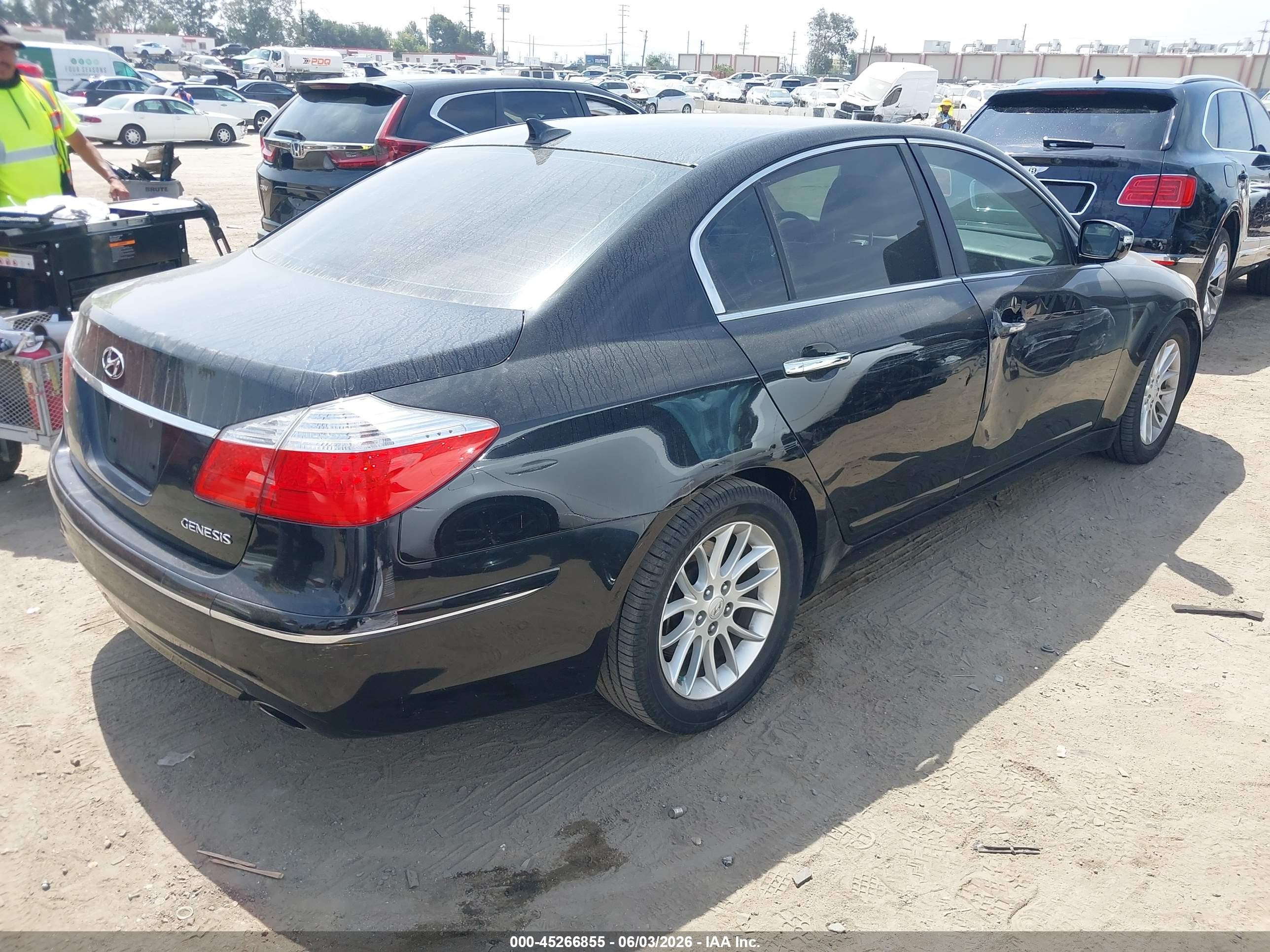 2011 Hyundai Genesis 3.8 Black vin: KMHGC4DE1BU143162