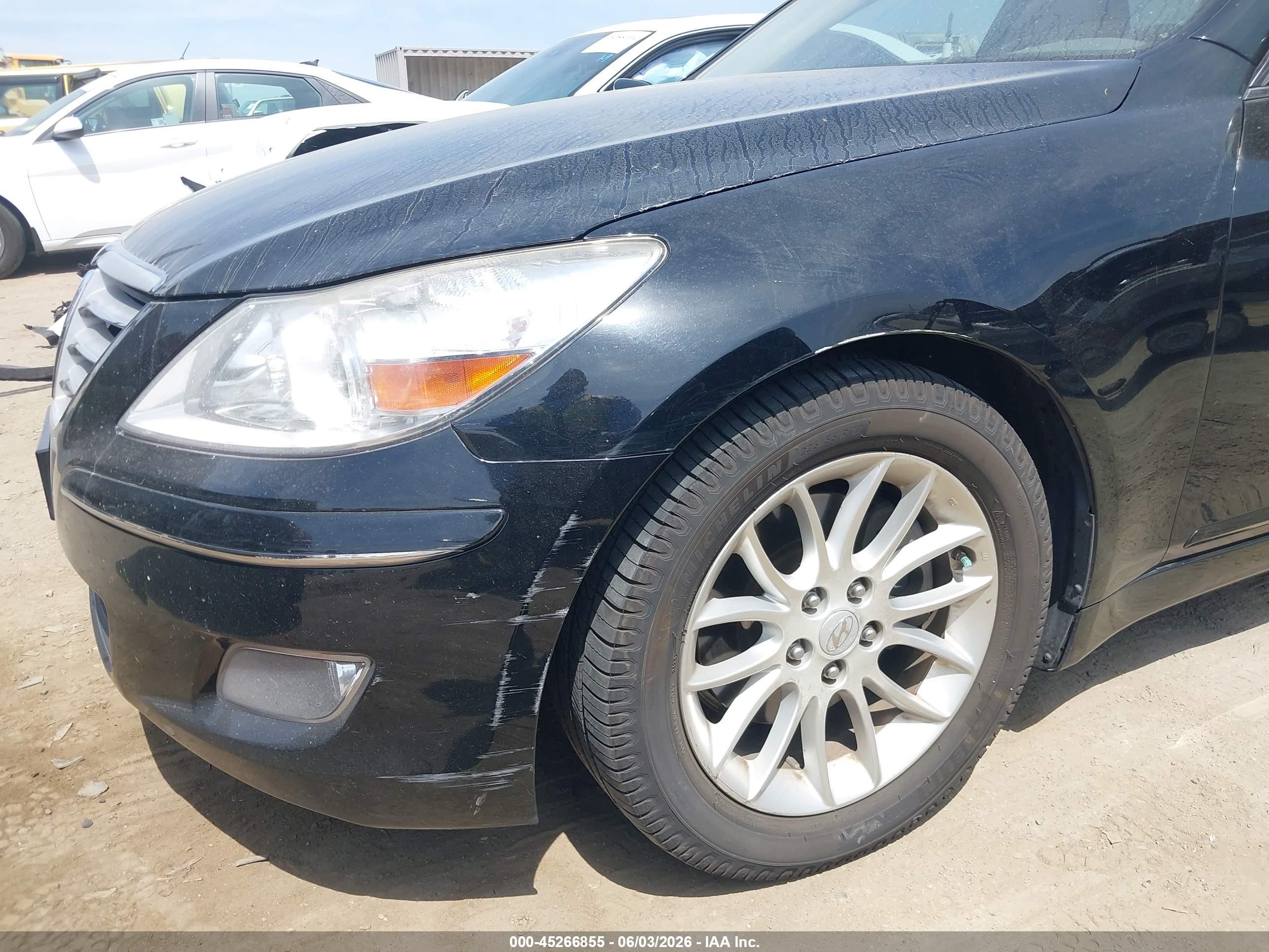 2011 Hyundai Genesis 3.8 Black vin: KMHGC4DE1BU143162