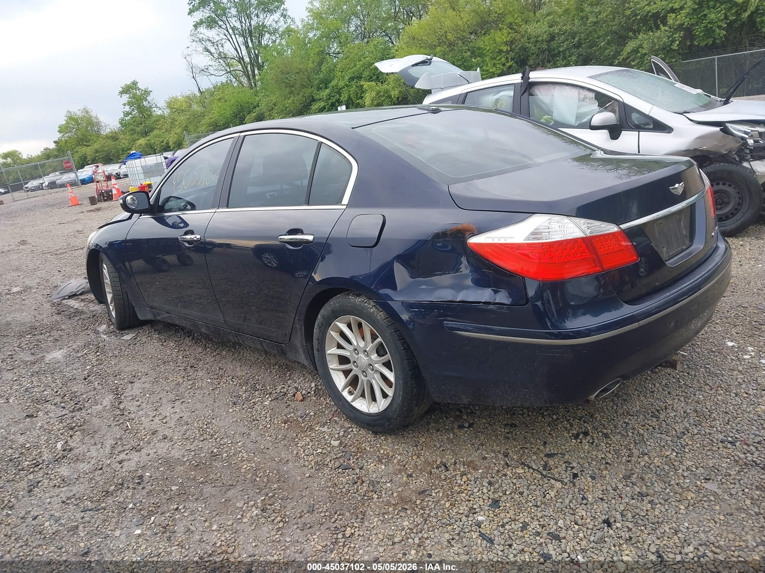 2010 Hyundai Genesis 3.8 Blue vin: KMHGC4DE2AU100285