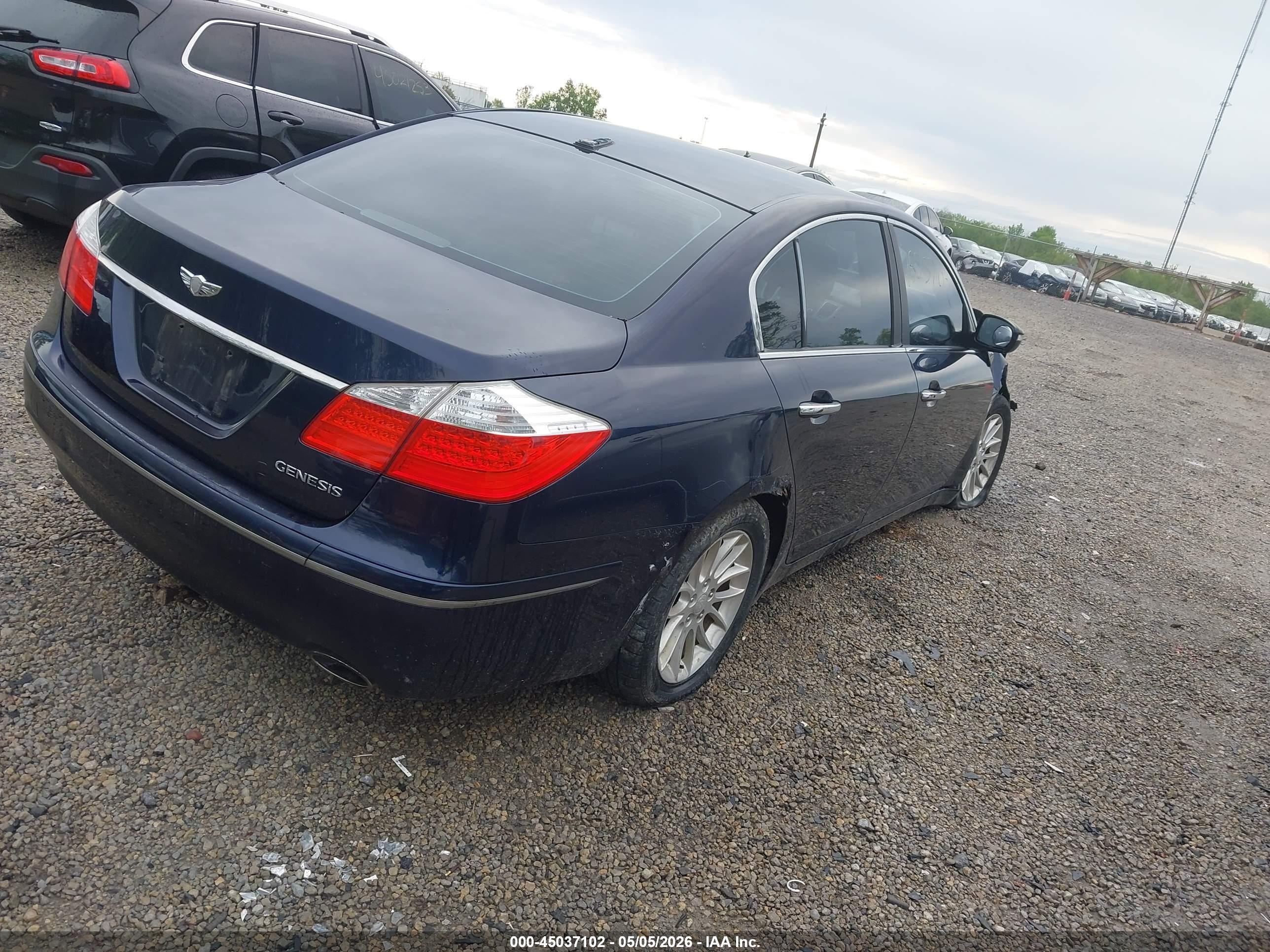 2010 Hyundai Genesis 3.8 Blue vin: KMHGC4DE2AU100285