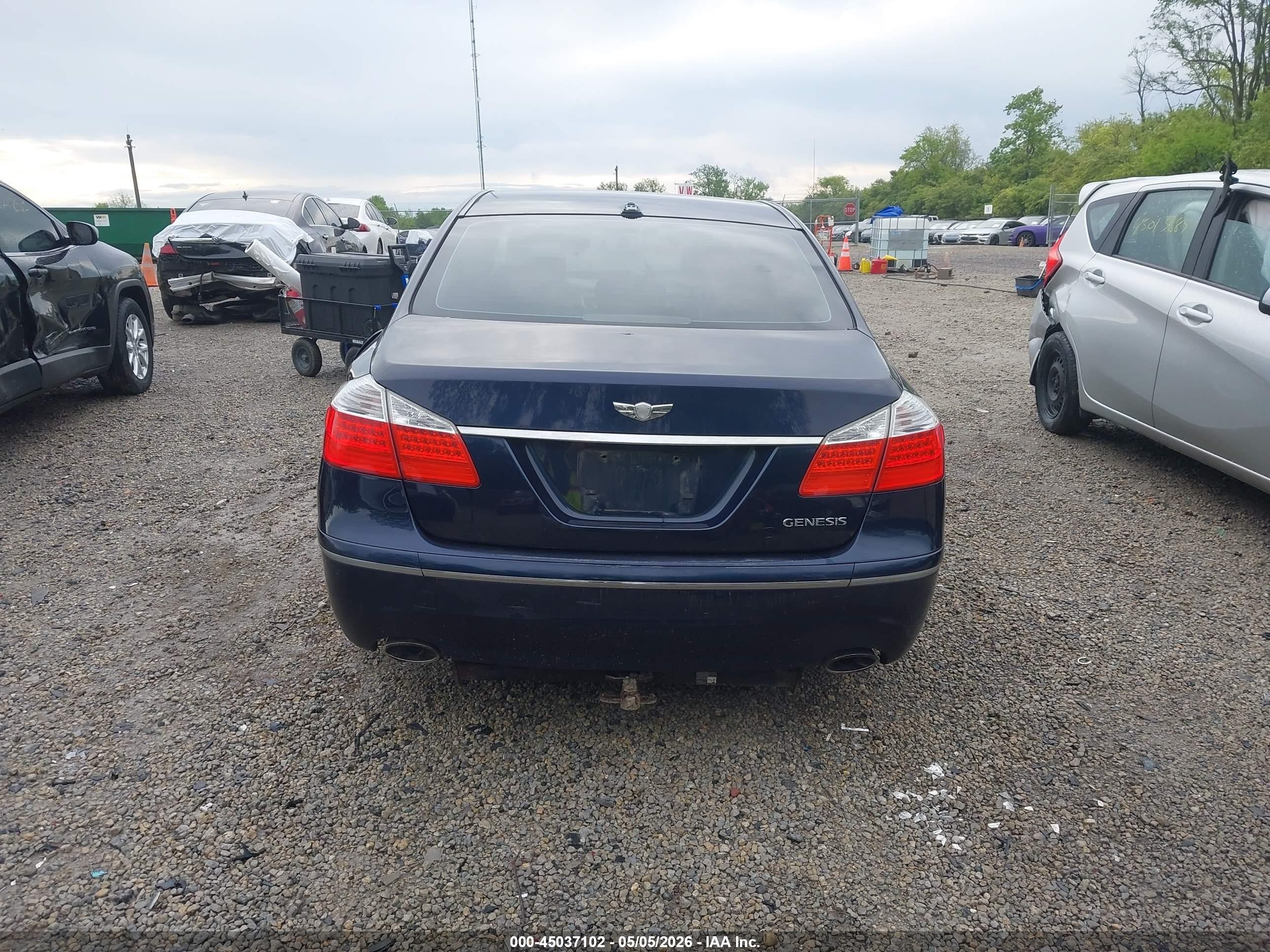 2010 Hyundai Genesis 3.8 Blue vin: KMHGC4DE2AU100285