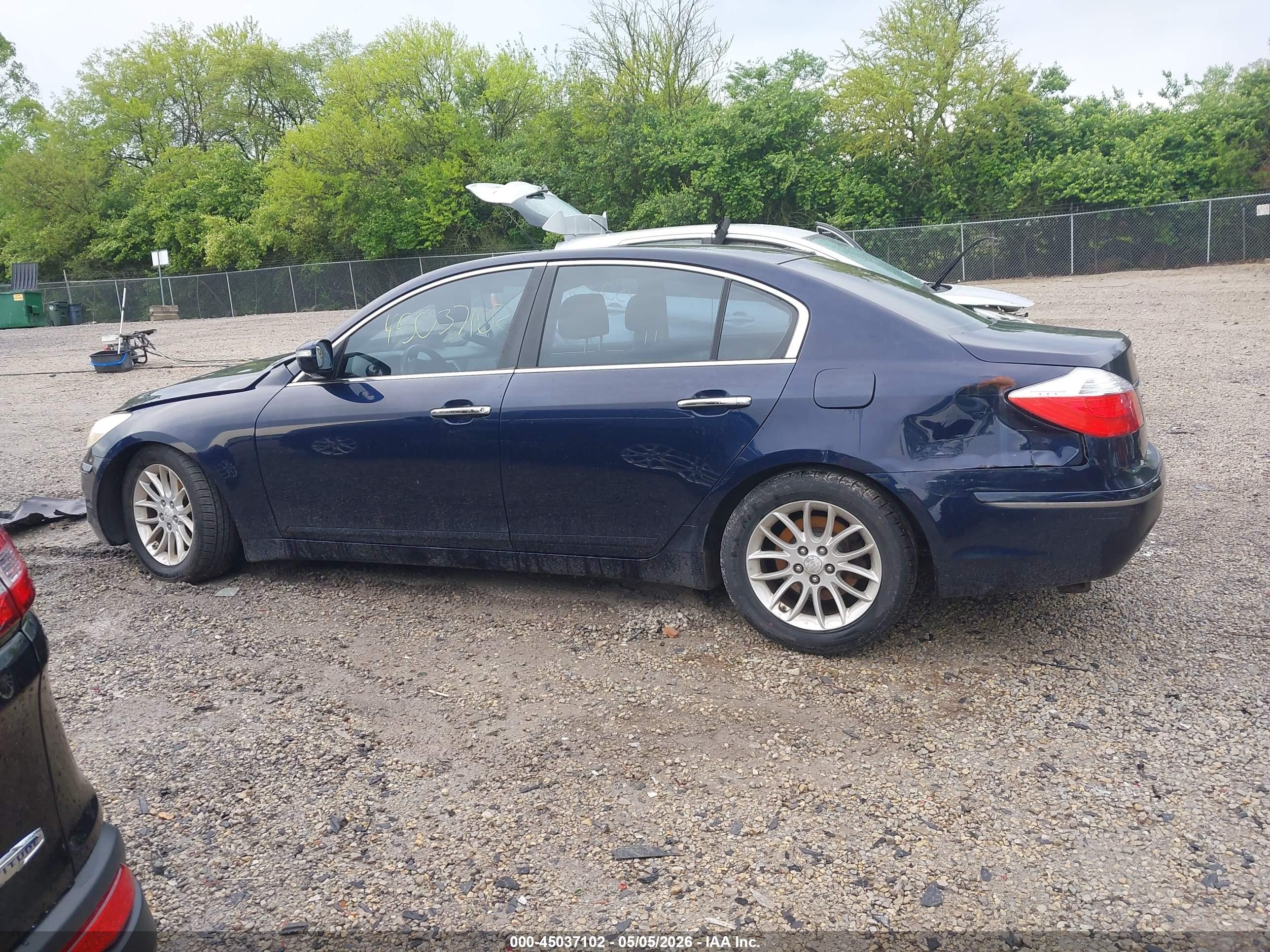 2010 Hyundai Genesis 3.8 Blue vin: KMHGC4DE2AU100285