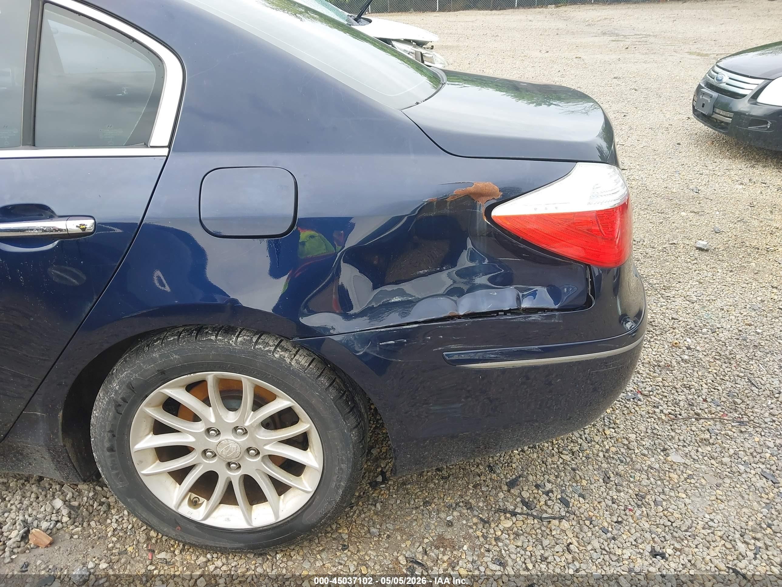 2010 Hyundai Genesis 3.8 Blue vin: KMHGC4DE2AU100285