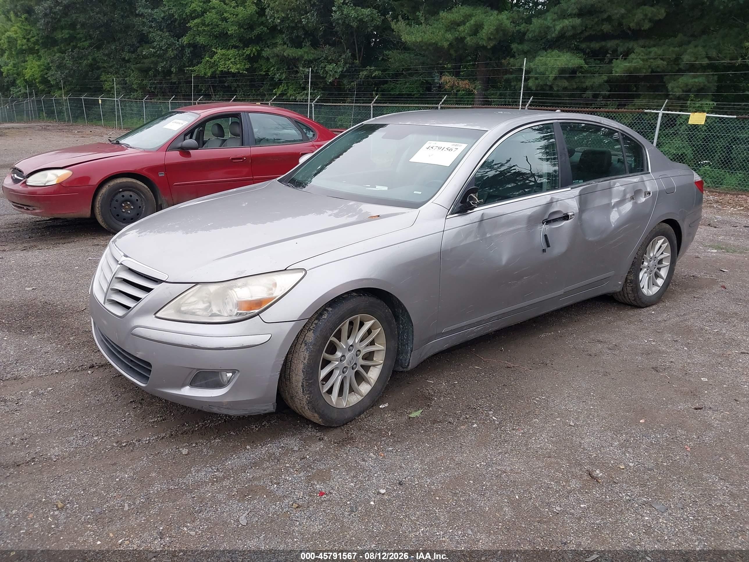 2011 Hyundai Genesis 3.8 Silver vin: KMHGC4DE2BU113216