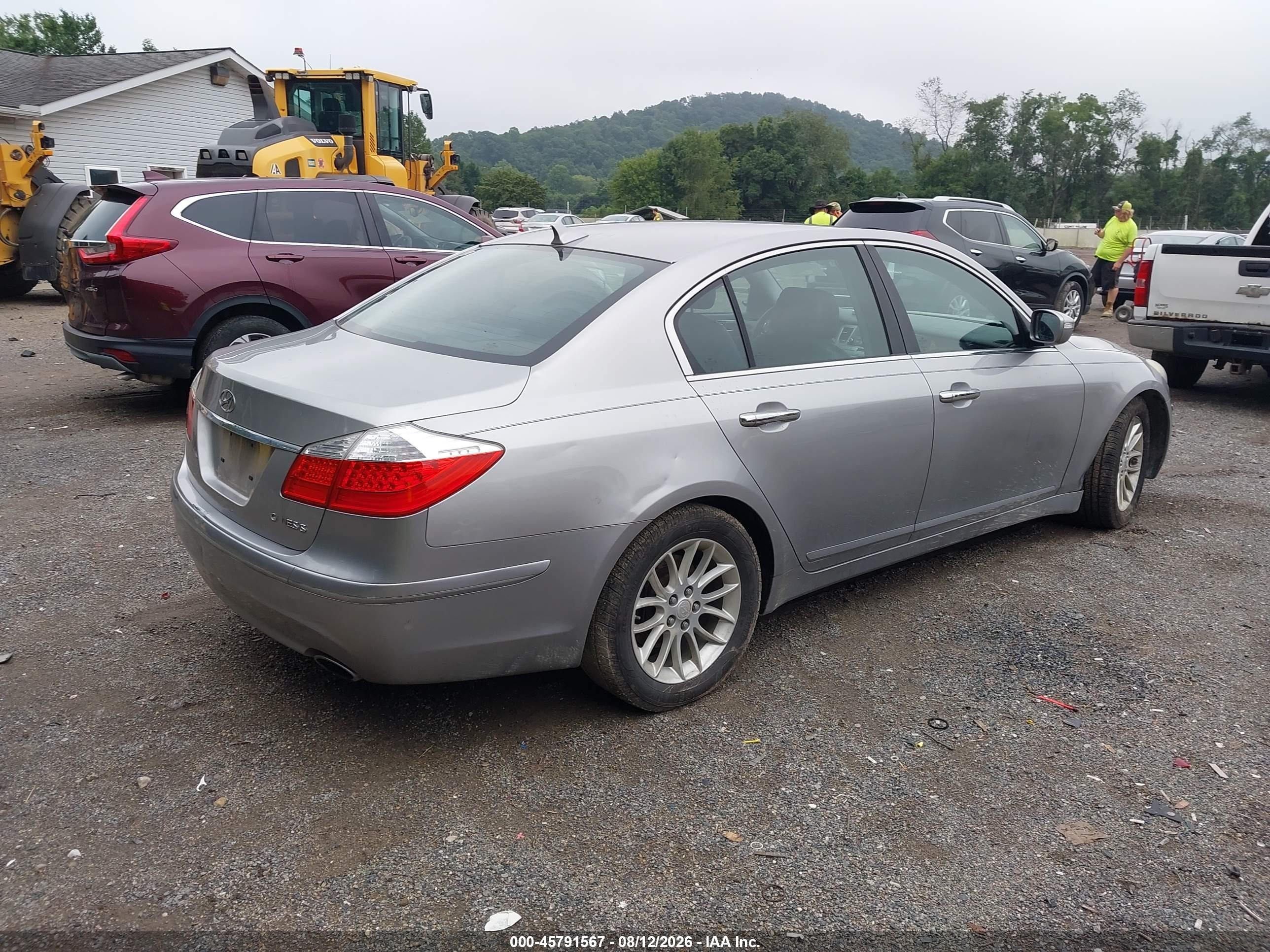2011 Hyundai Genesis 3.8 Silver vin: KMHGC4DE2BU113216
