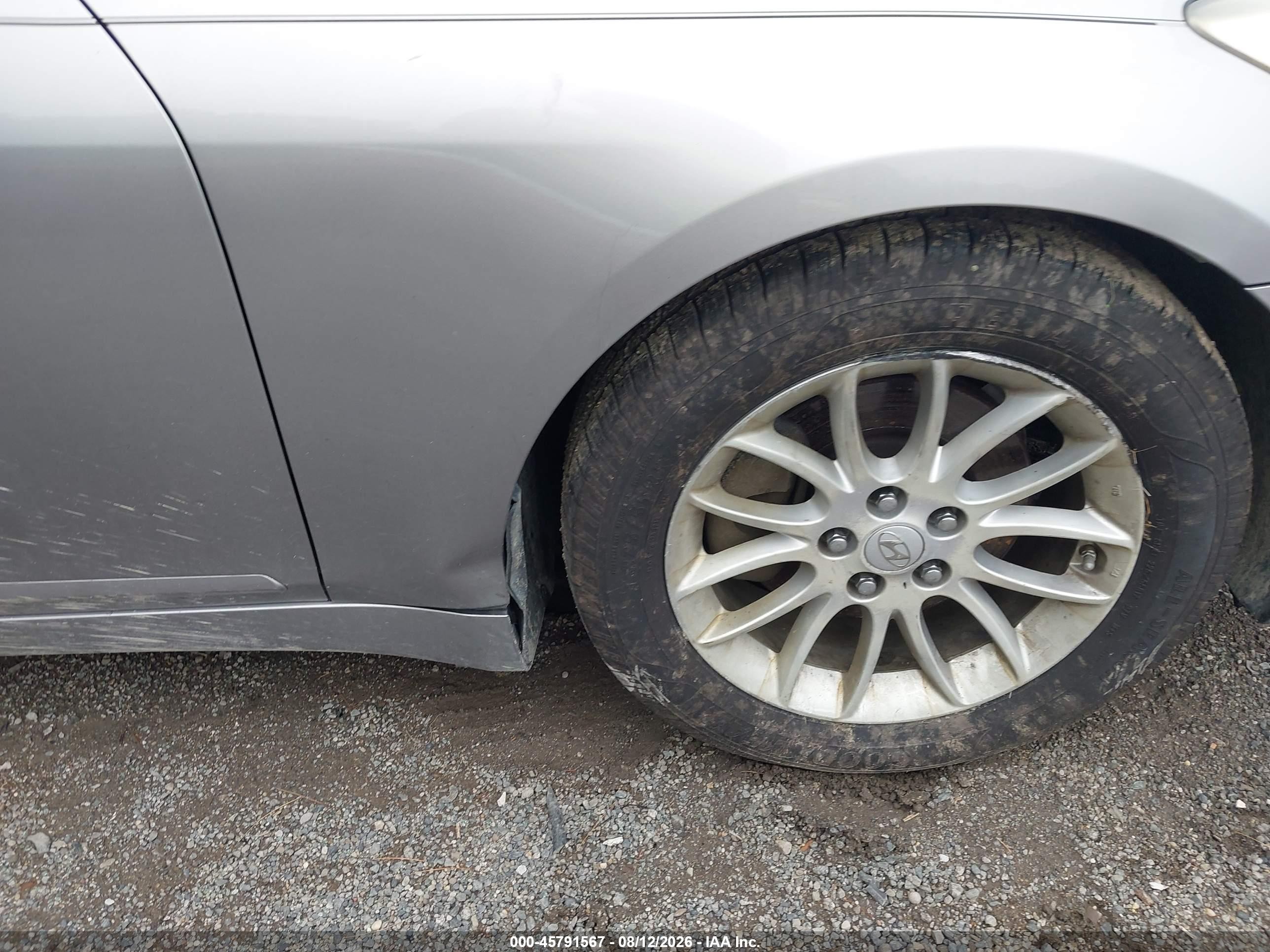 2011 Hyundai Genesis 3.8 Silver vin: KMHGC4DE2BU113216