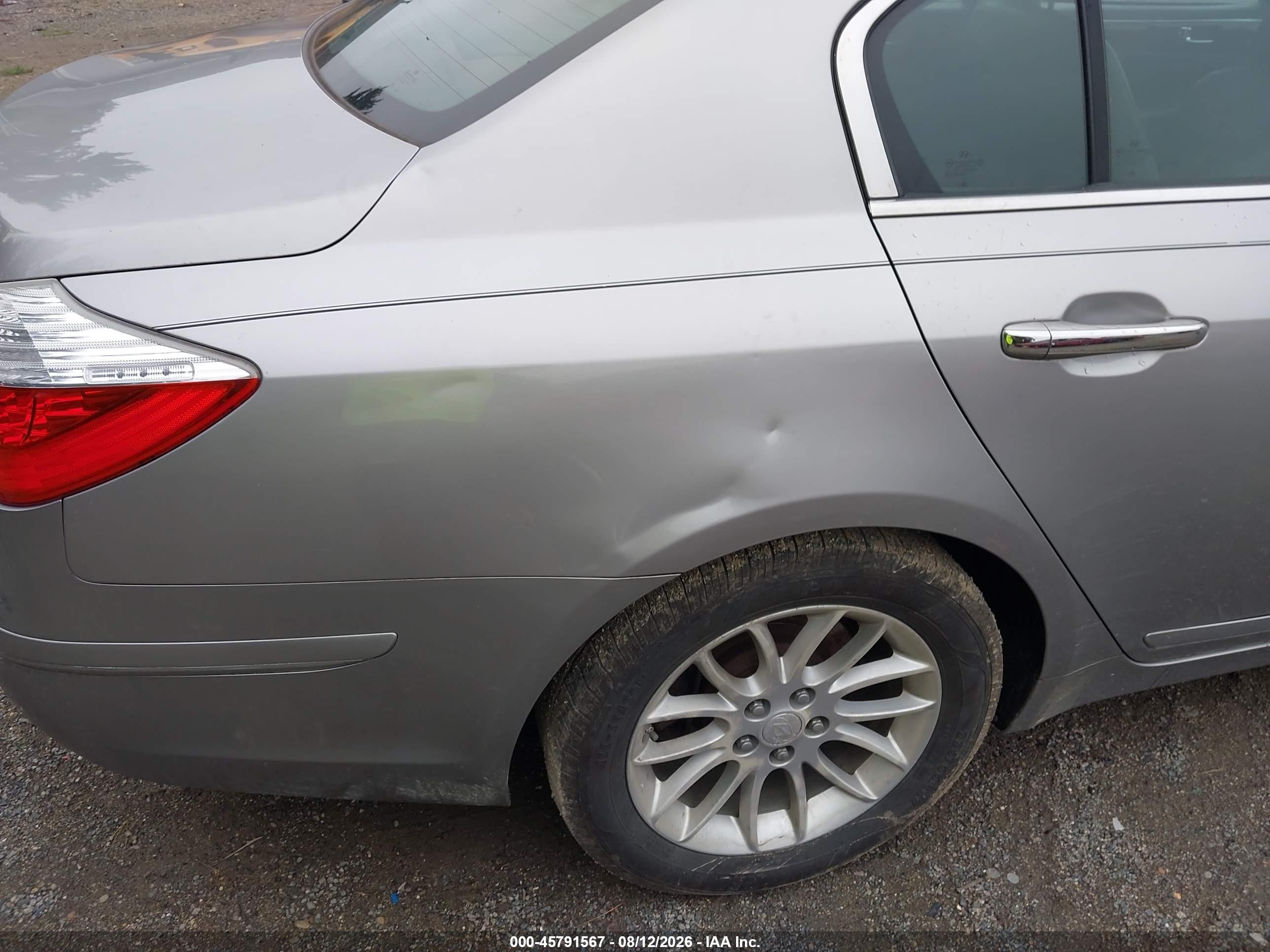 2011 Hyundai Genesis 3.8 Silver vin: KMHGC4DE2BU113216