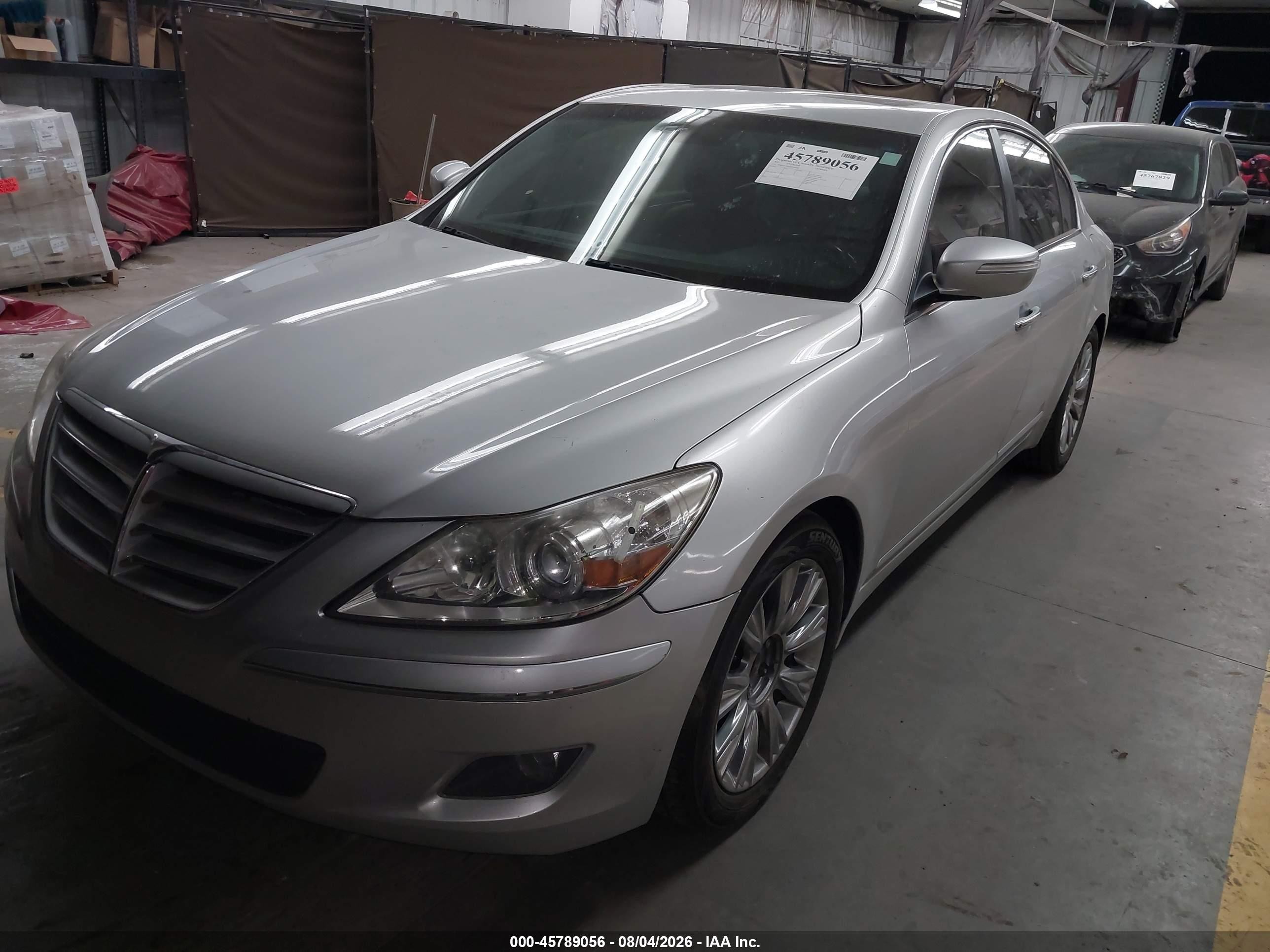 2011 Hyundai Genesis 3.8 Серебряный vin: KMHGC4DE2BU117685