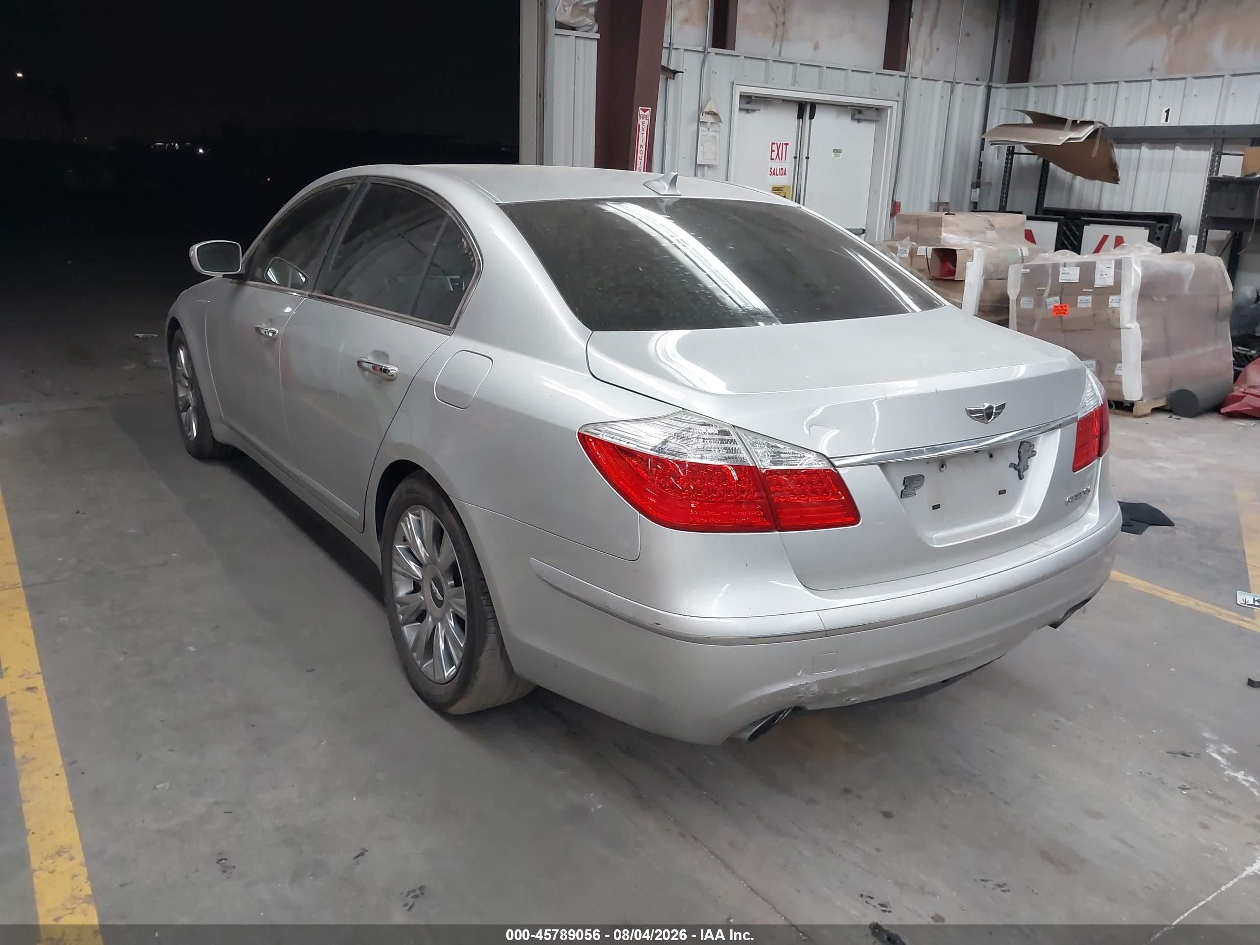 2011 Hyundai Genesis 3.8 Серебряный vin: KMHGC4DE2BU117685