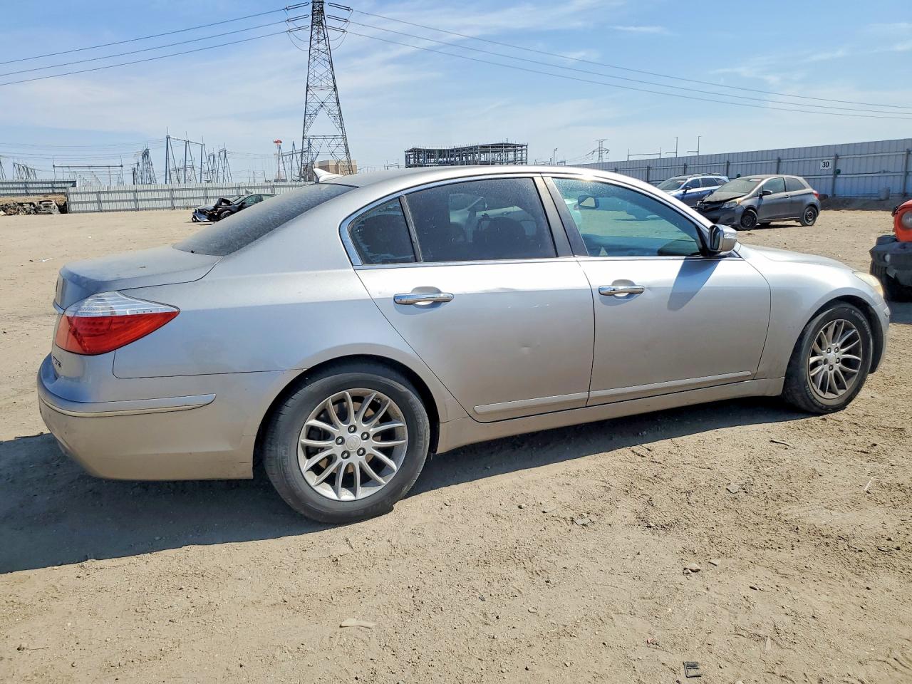 2010 Hyundai Genesis 3.8l Серебряный vin: KMHGC4DE3AU106077