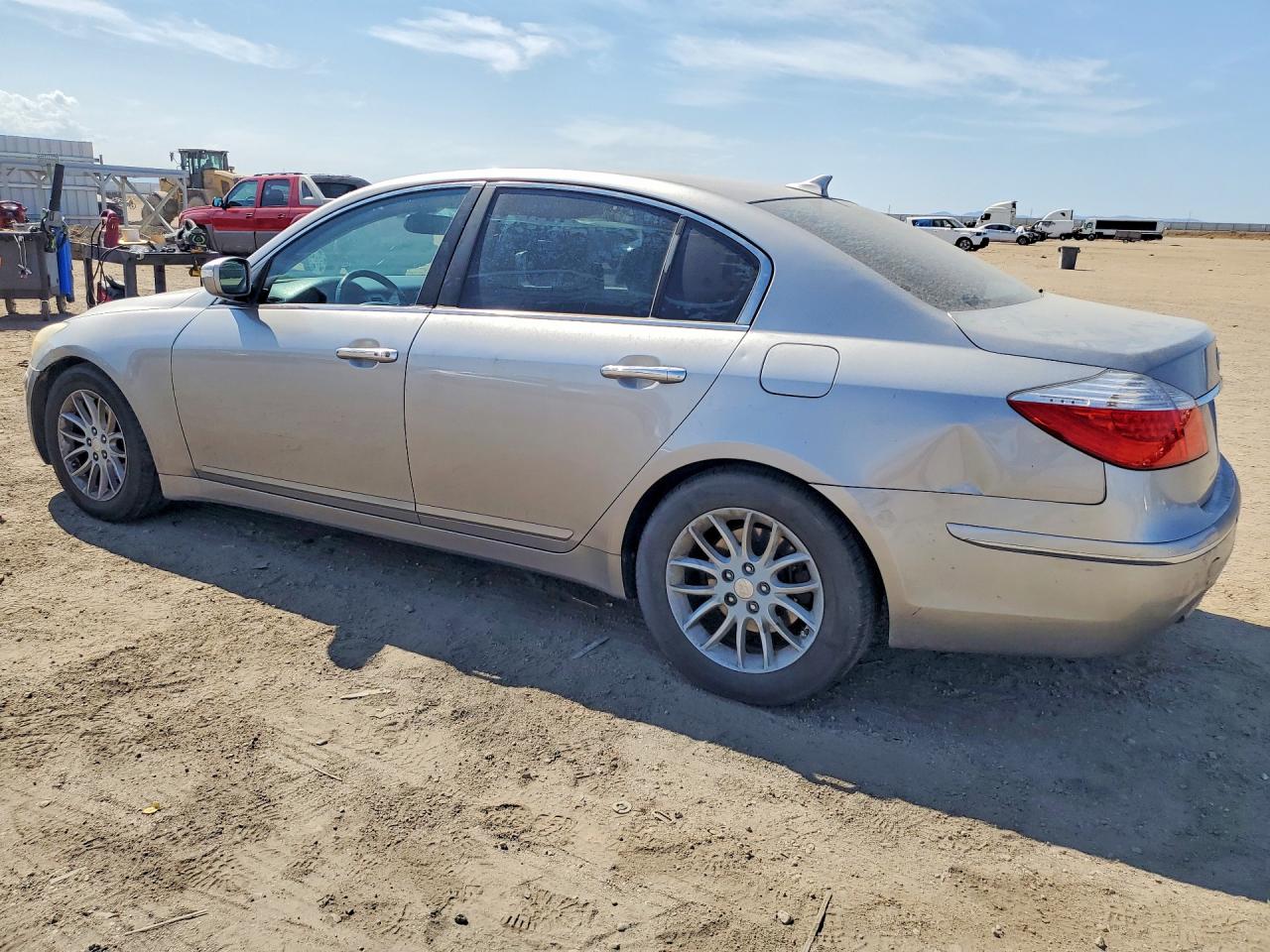 2010 Hyundai Genesis 3.8l Серебряный vin: KMHGC4DE3AU106077
