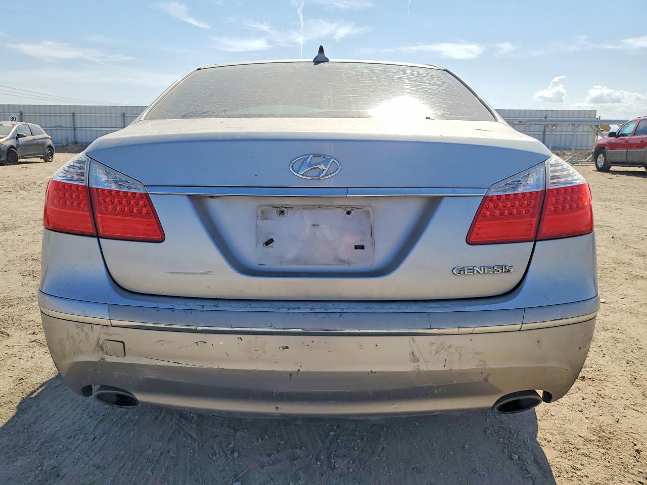2010 Hyundai Genesis 3.8l Серебряный vin: KMHGC4DE3AU106077