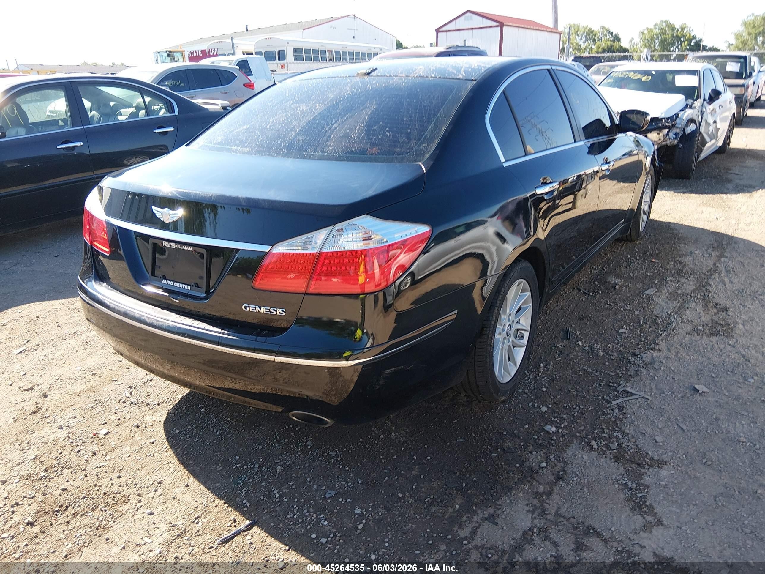 2011 Hyundai Genesis 3.8 Black vin: KMHGC4DE3BU139176