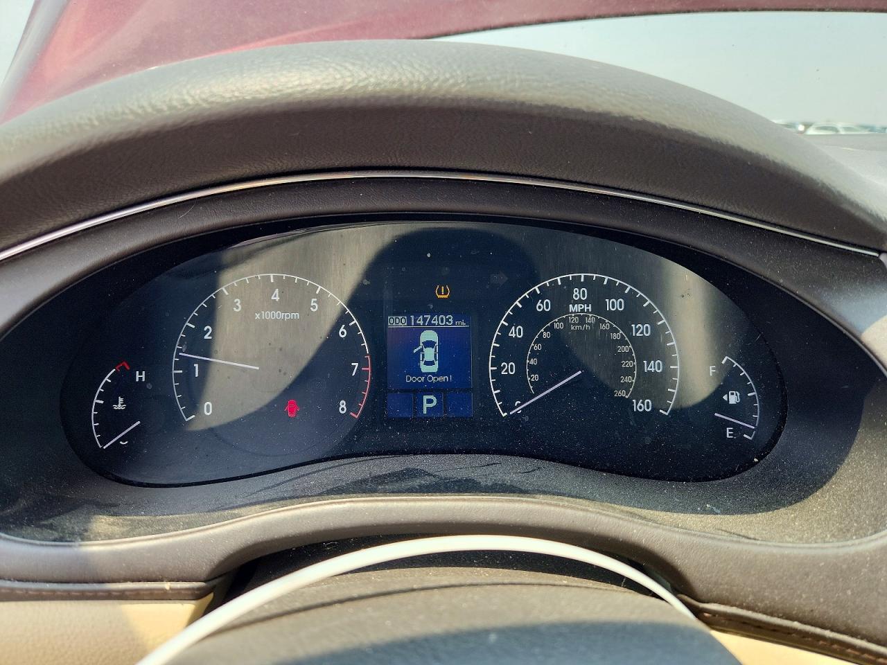2011 Hyundai Genesis 3.8l Burgundy vin: KMHGC4DE3BU140571