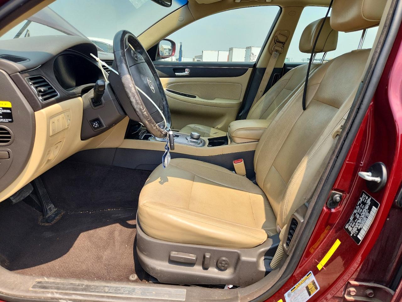 2011 Hyundai Genesis 3.8l Burgundy vin: KMHGC4DE3BU140571