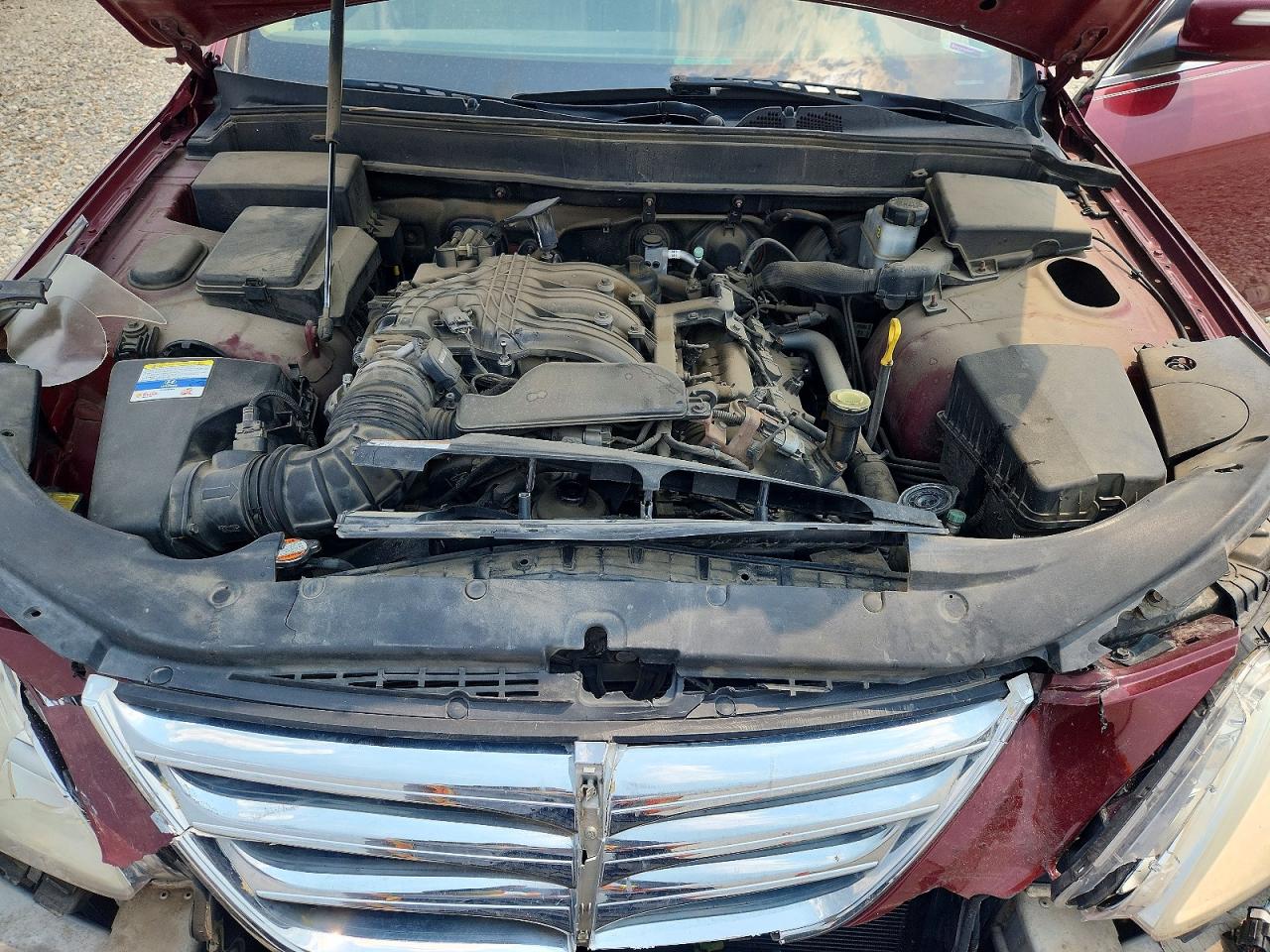 2011 Hyundai Genesis 3.8l Burgundy vin: KMHGC4DE3BU140571