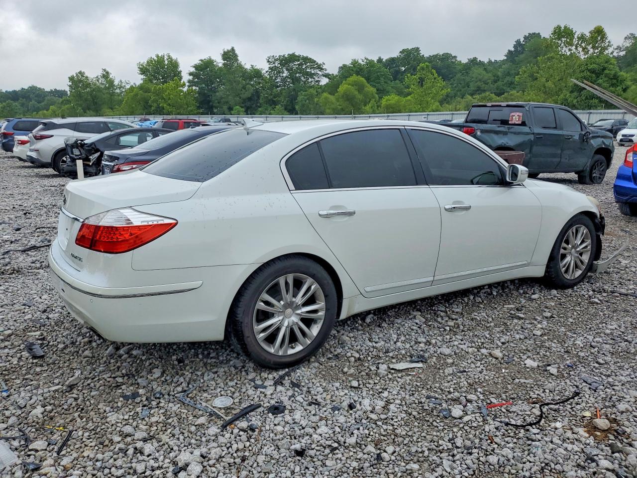 2010 Hyundai Genesis 3.8l White vin: KMHGC4DE4AU087152