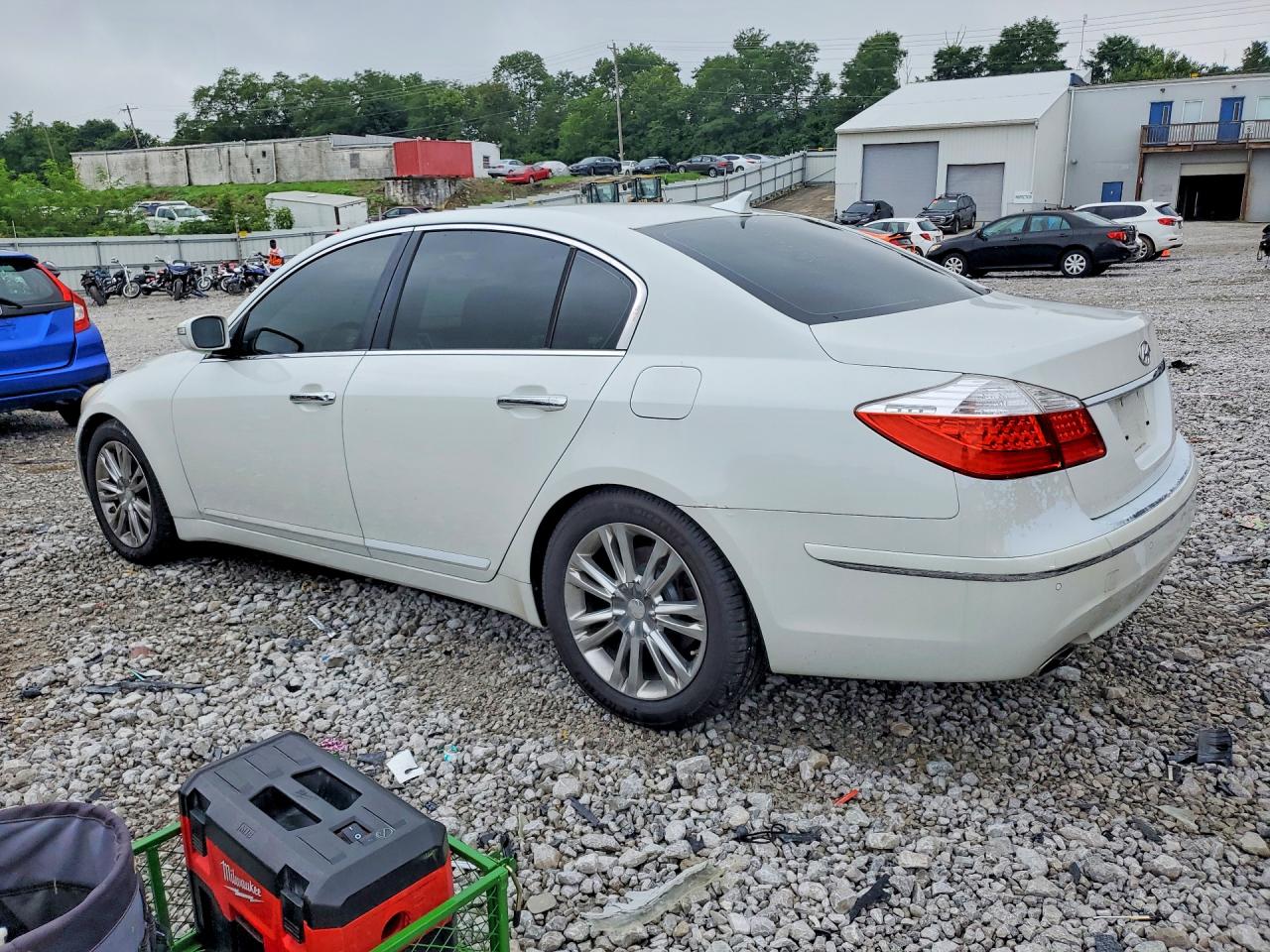 2010 Hyundai Genesis 3.8l White vin: KMHGC4DE4AU087152