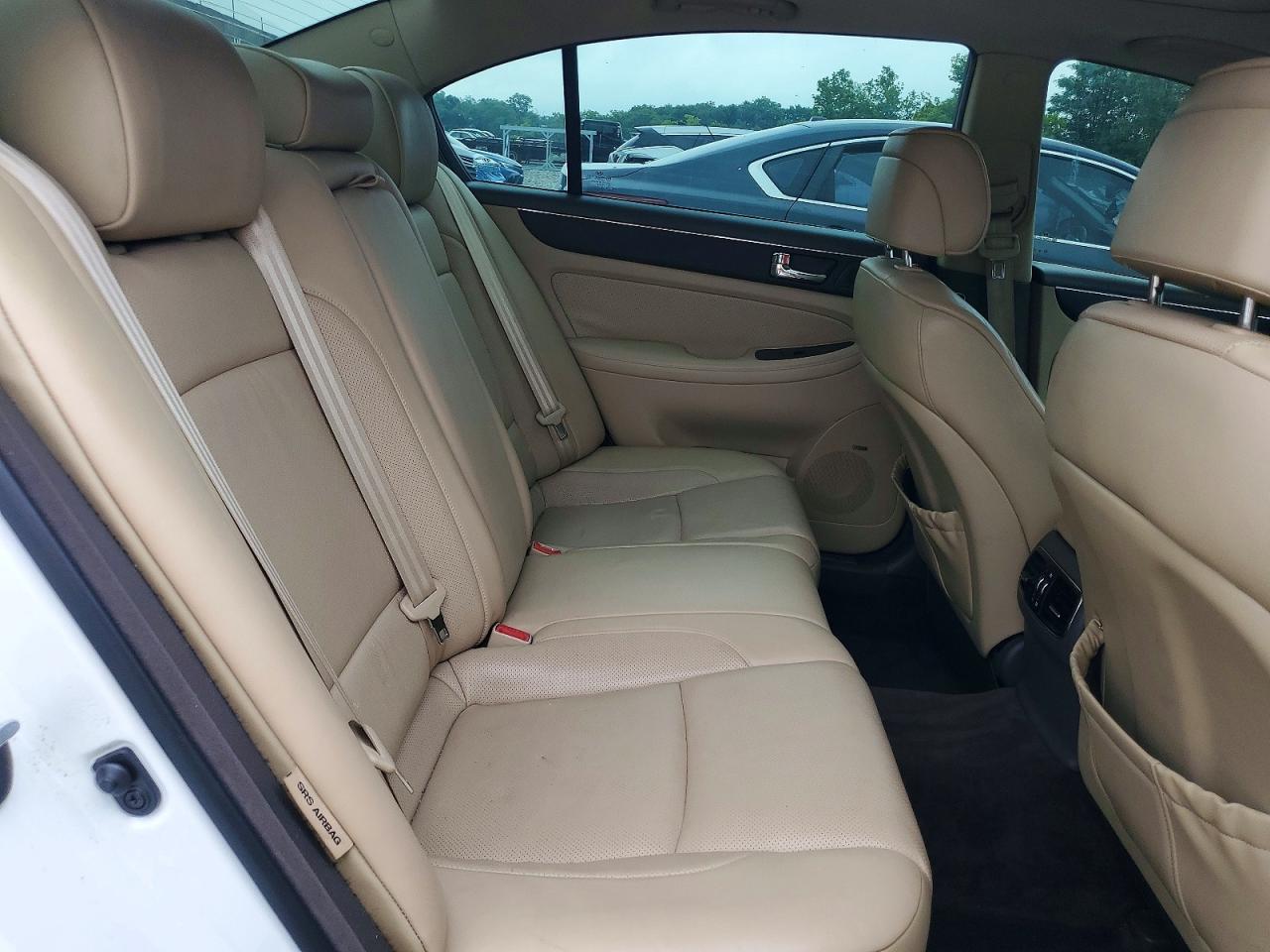 2010 Hyundai Genesis 3.8l White vin: KMHGC4DE4AU087152