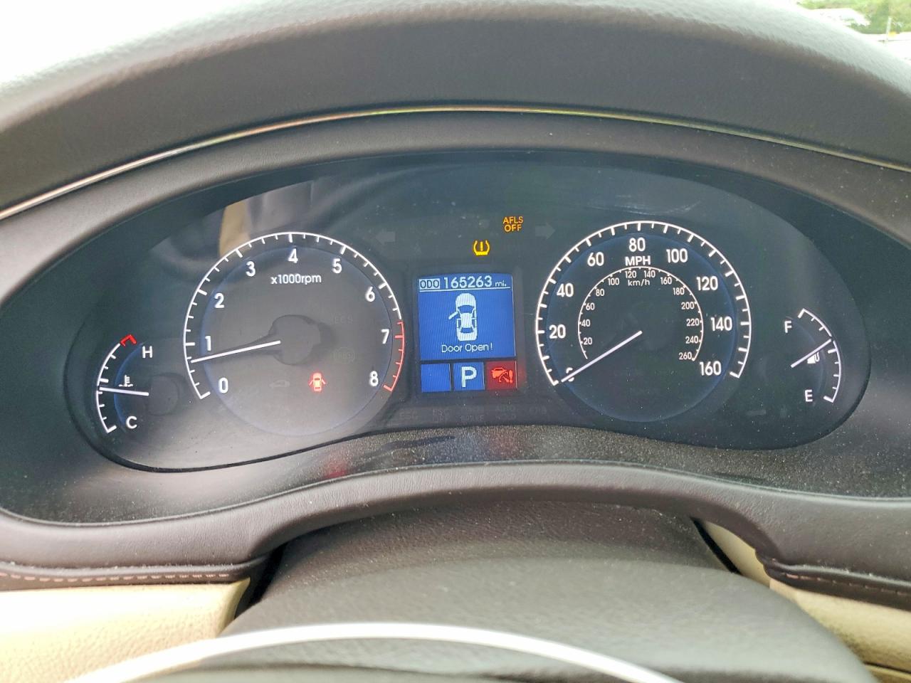 2010 Hyundai Genesis 3.8l White vin: KMHGC4DE4AU087152