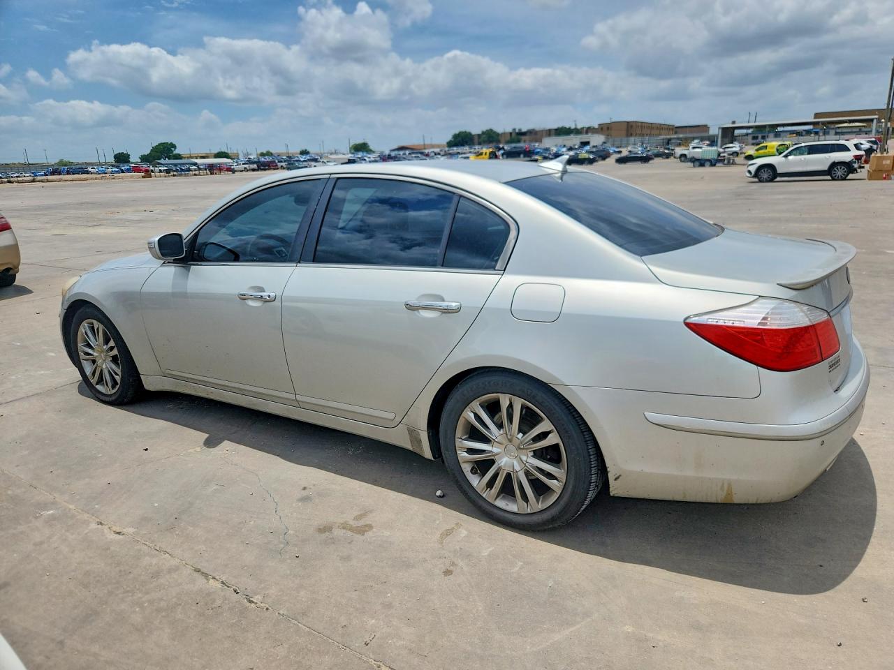 2011 Hyundai Genesis 3.8l Silver vin: KMHGC4DE4BU122905