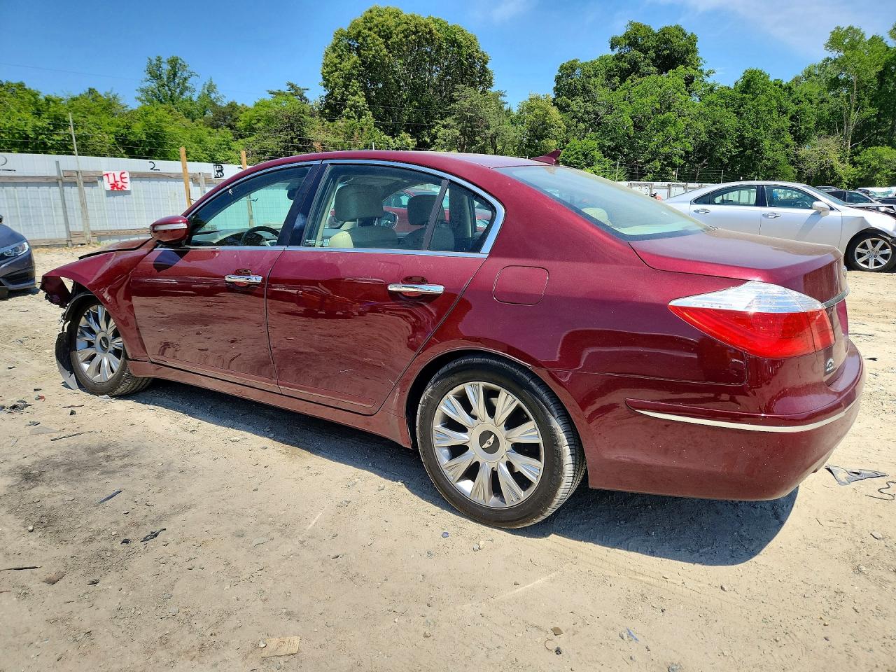 2011 Hyundai Genesis 3.8l Red vin: KMHGC4DE4BU124573